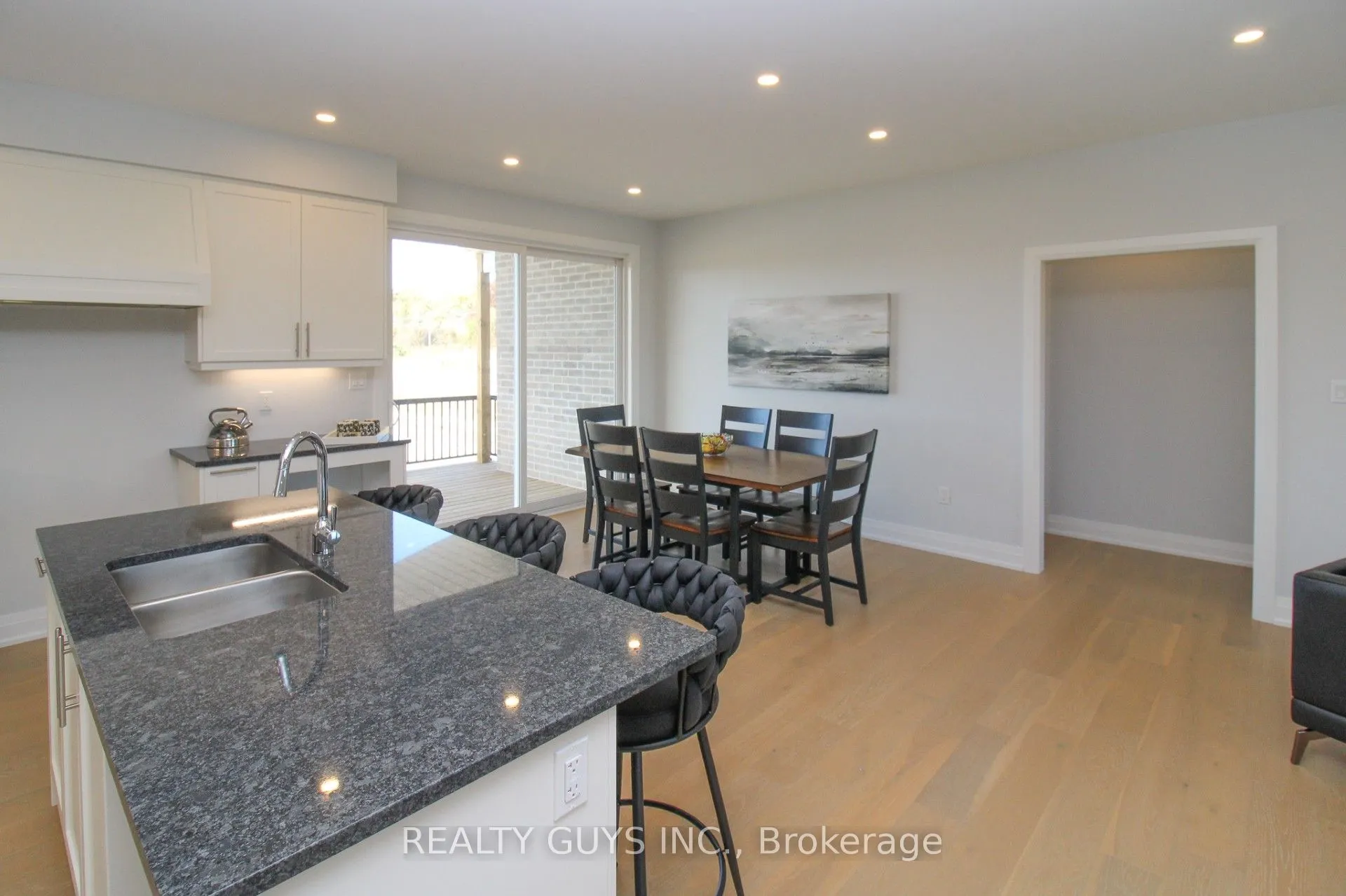 2418 GWENDOLYN Court