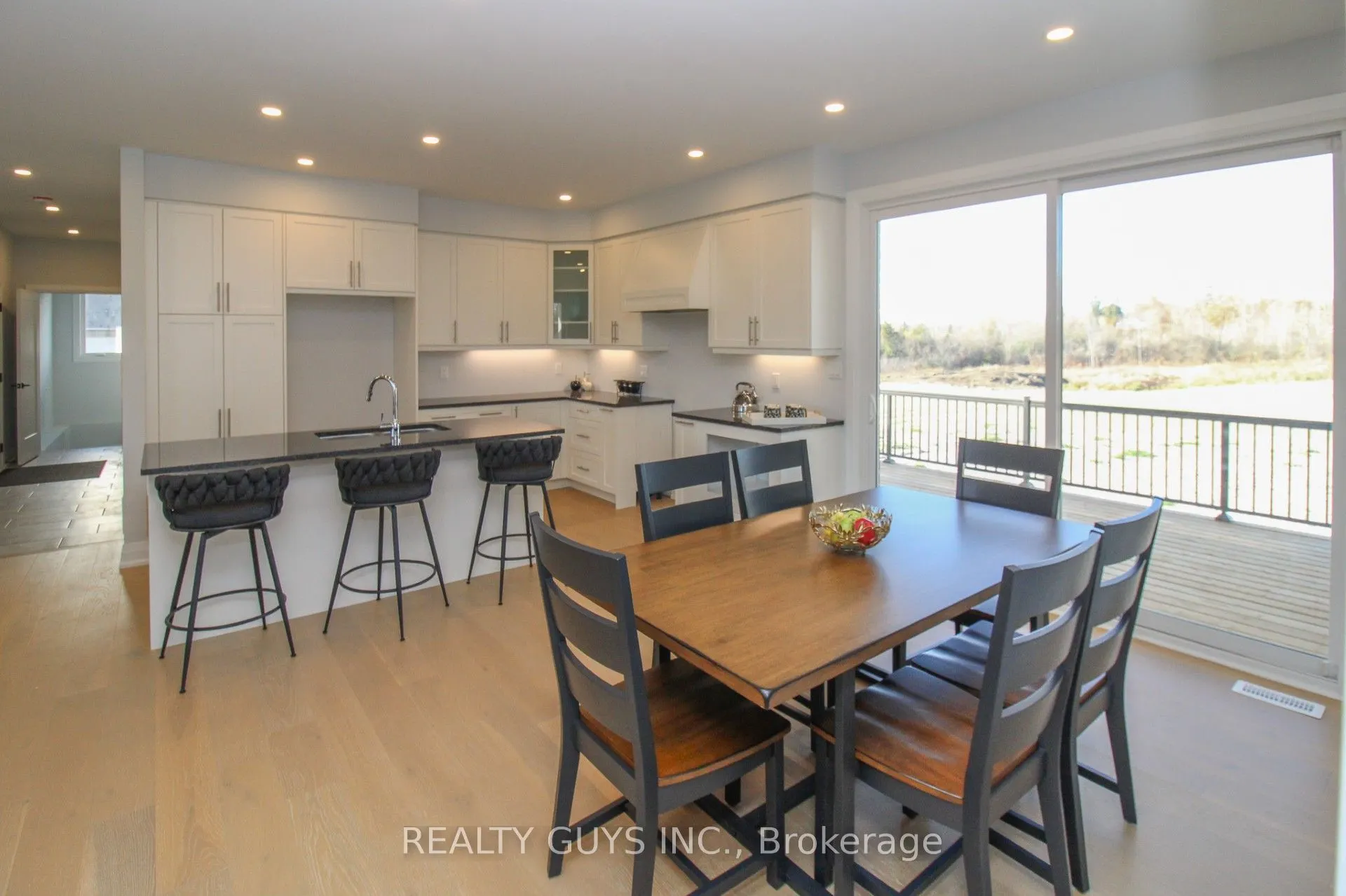 2418 GWENDOLYN Court