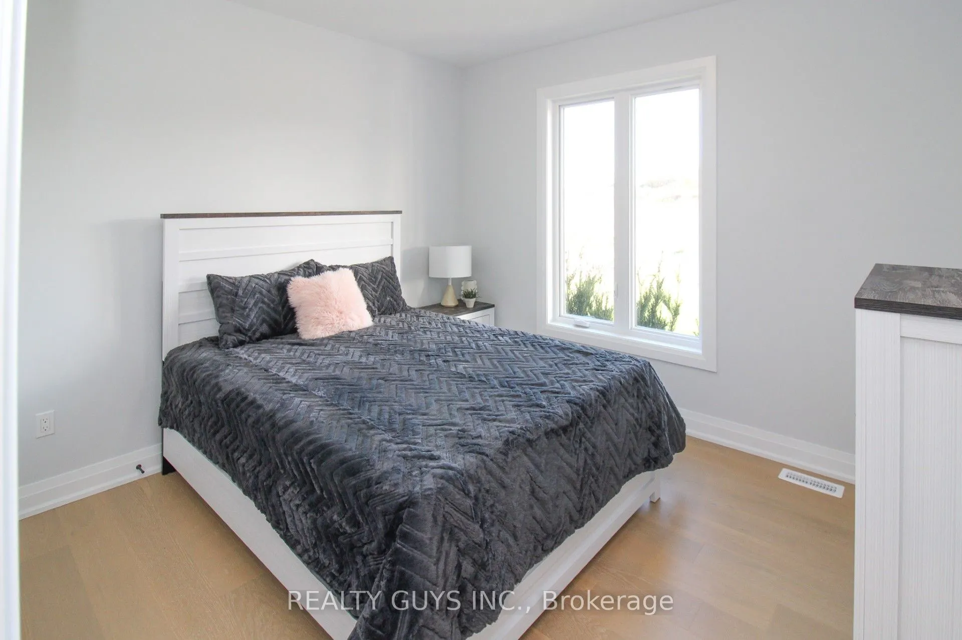 2418 GWENDOLYN Court