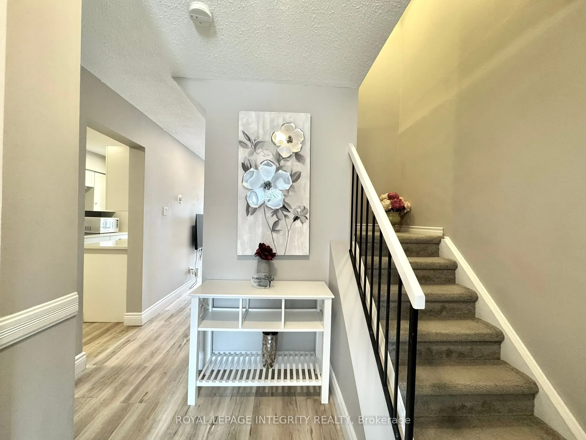1584 Hoskins Crescent