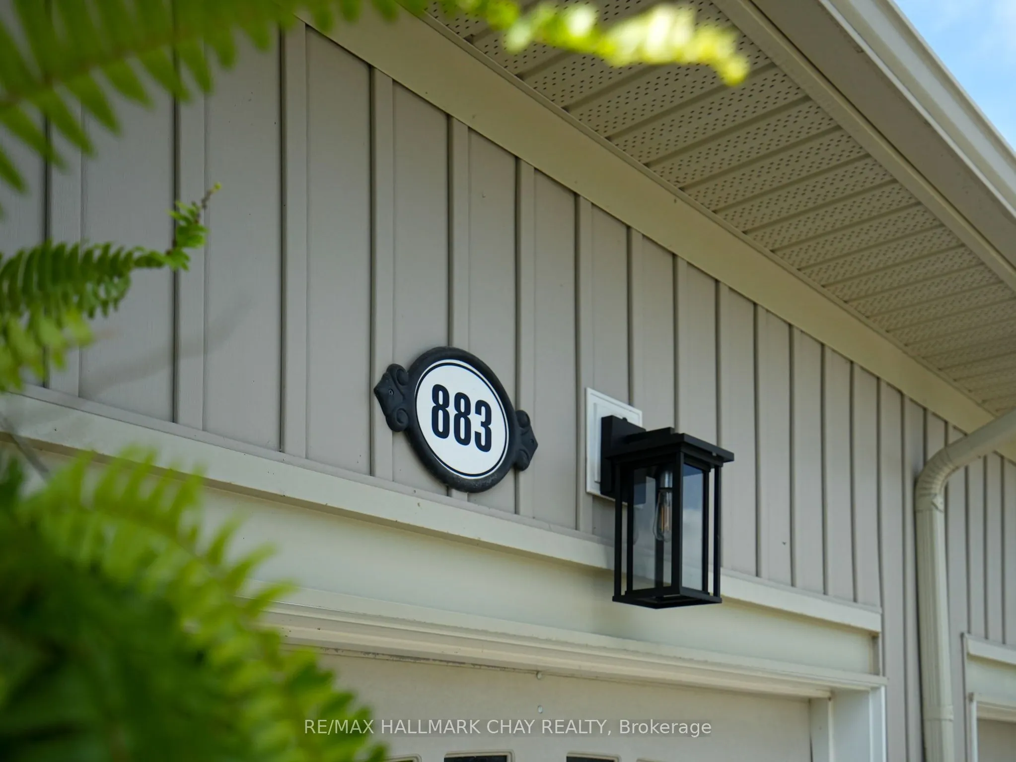 883 Cook Crescent