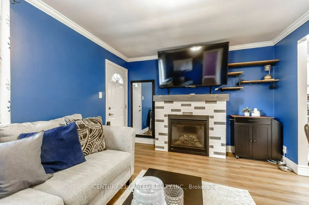 46 Simcoe Street
