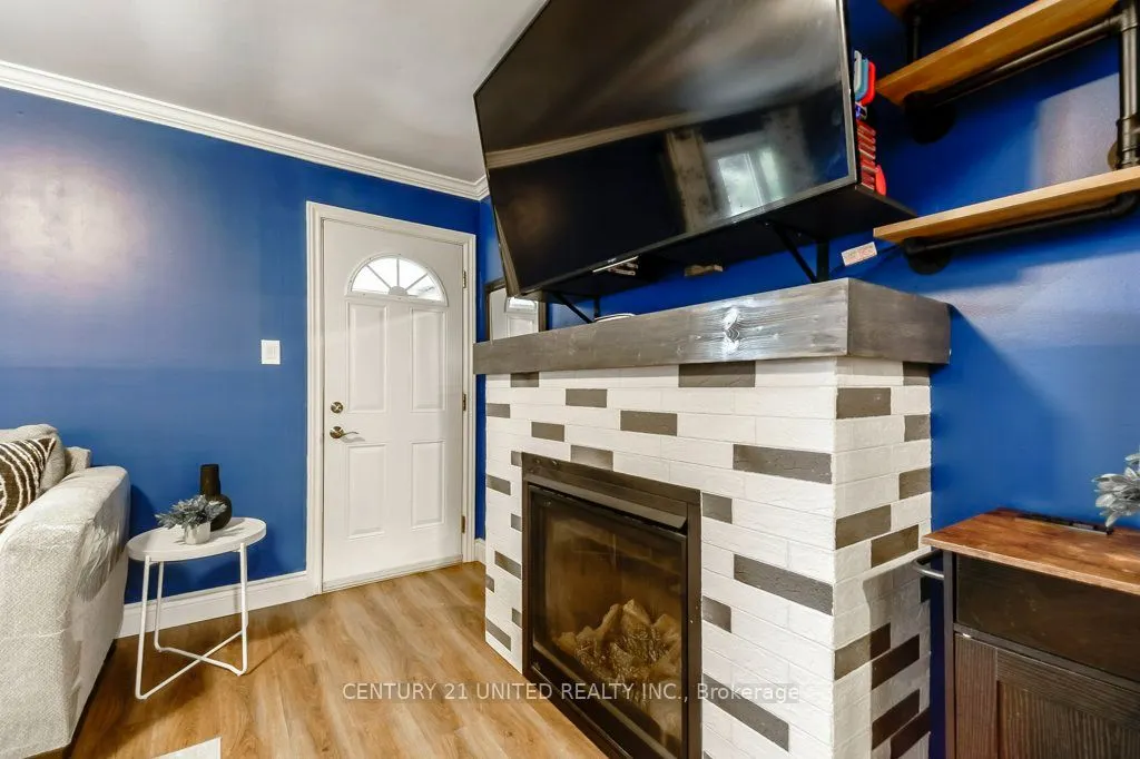 46 Simcoe Street