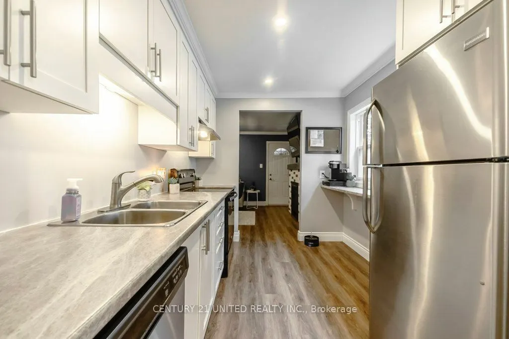 46 Simcoe Street