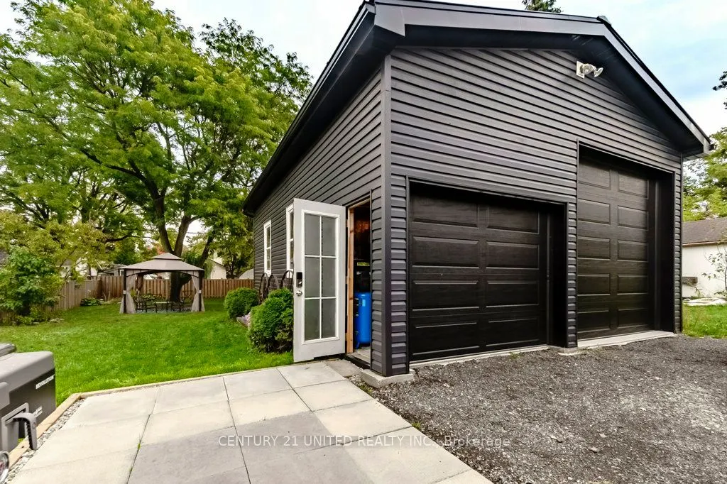 46 Simcoe Street
