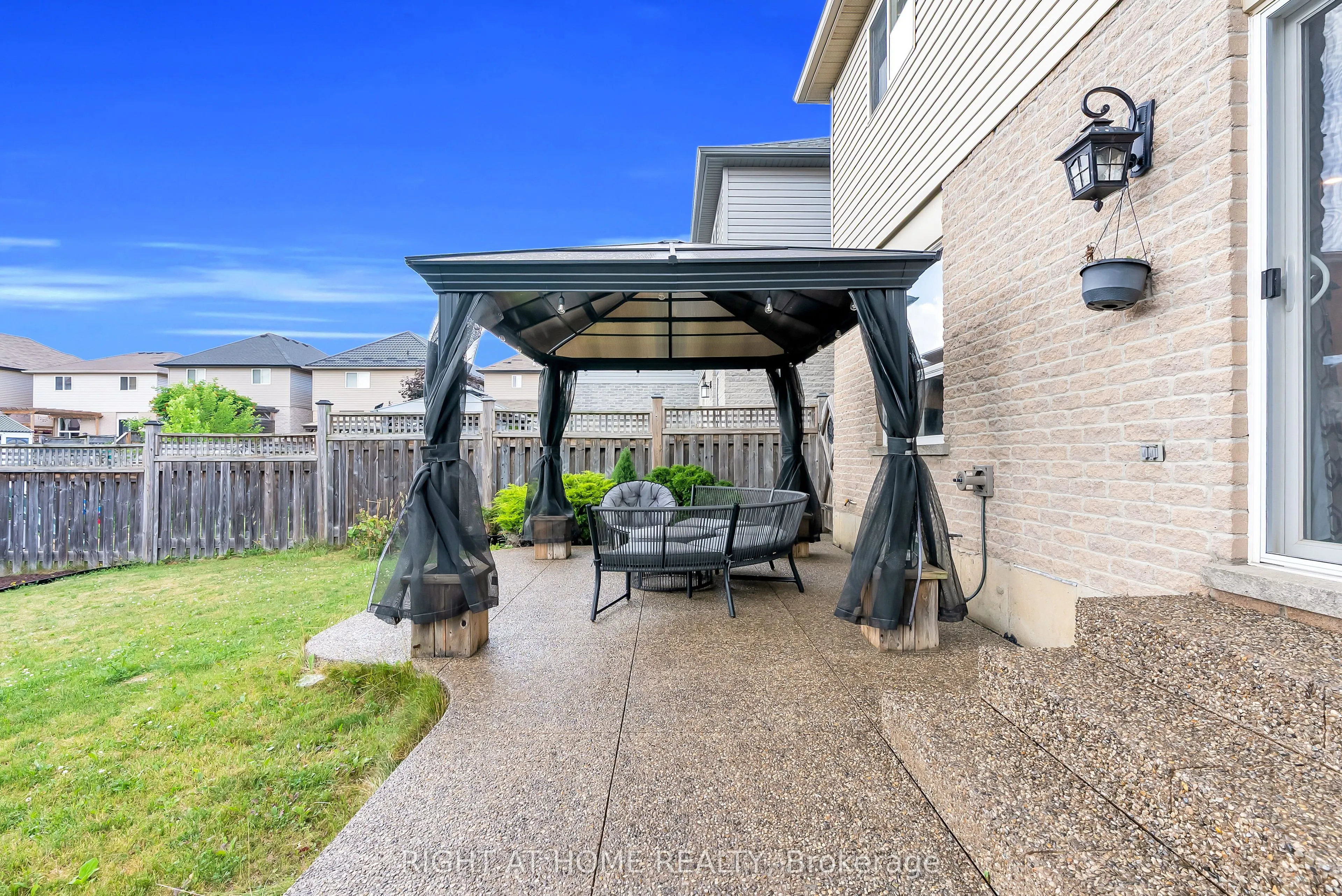 25 Stoneglen Way
