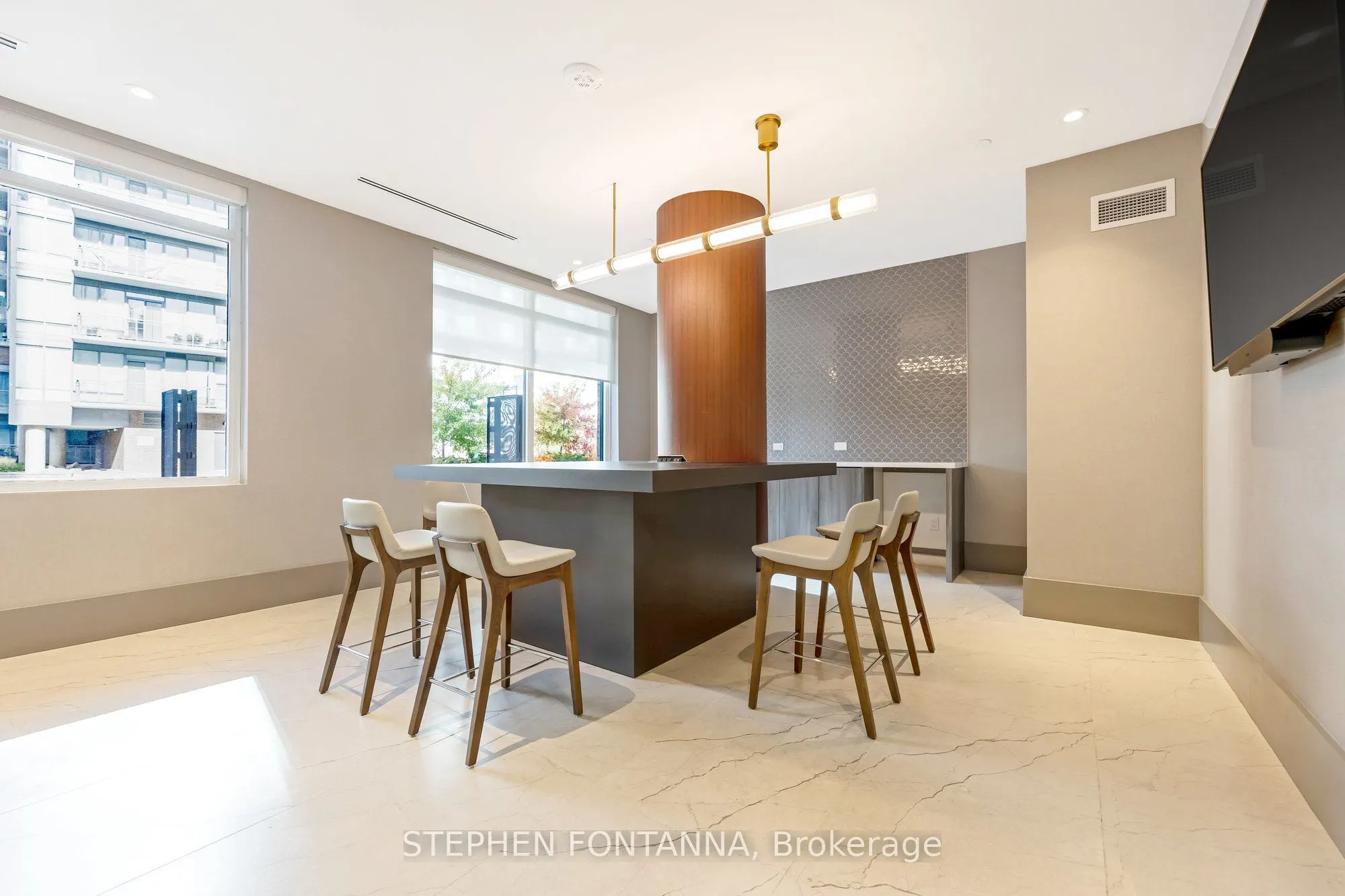 55 Duke Street W, #320