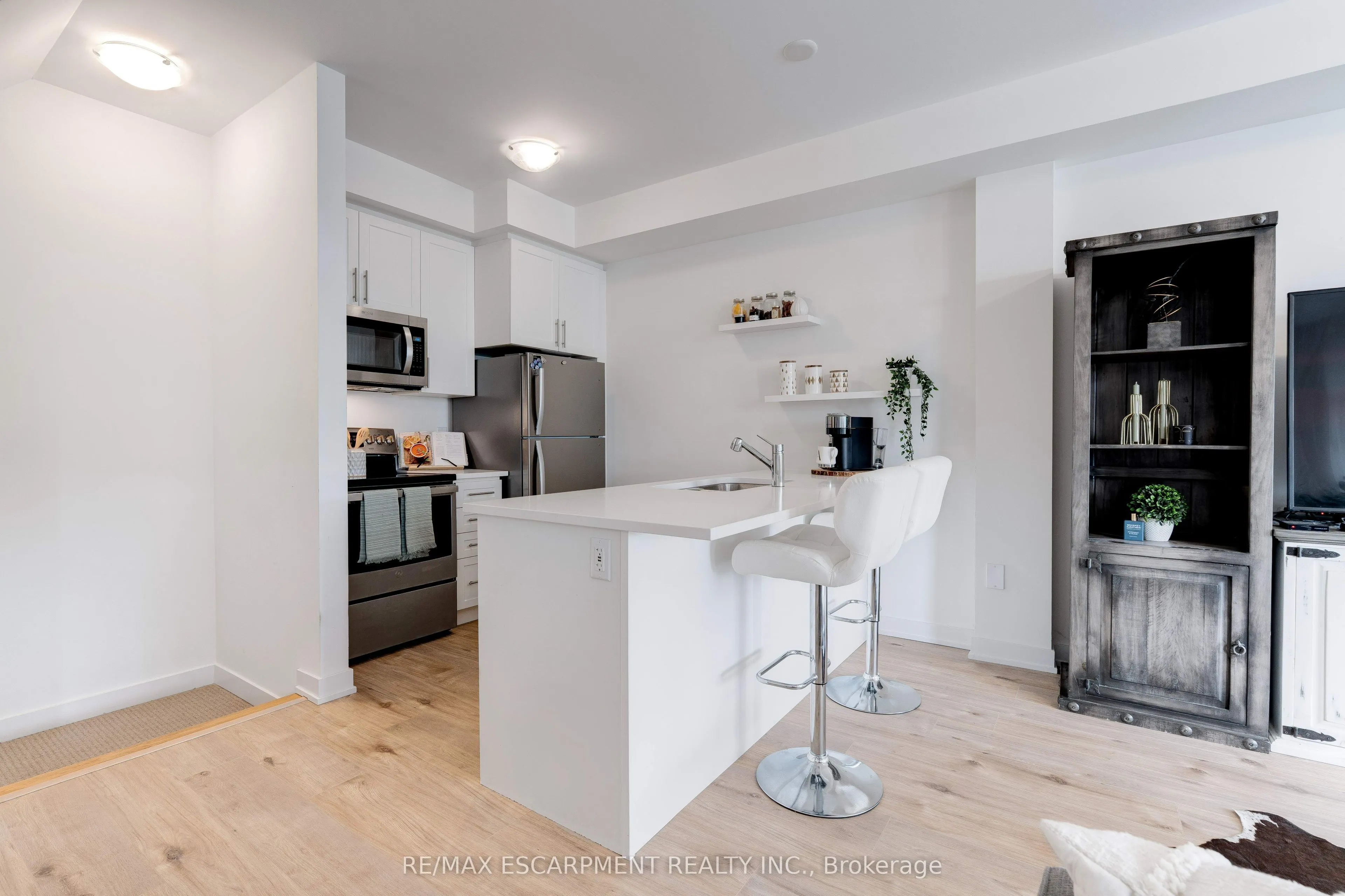 590 North Service Road, #46