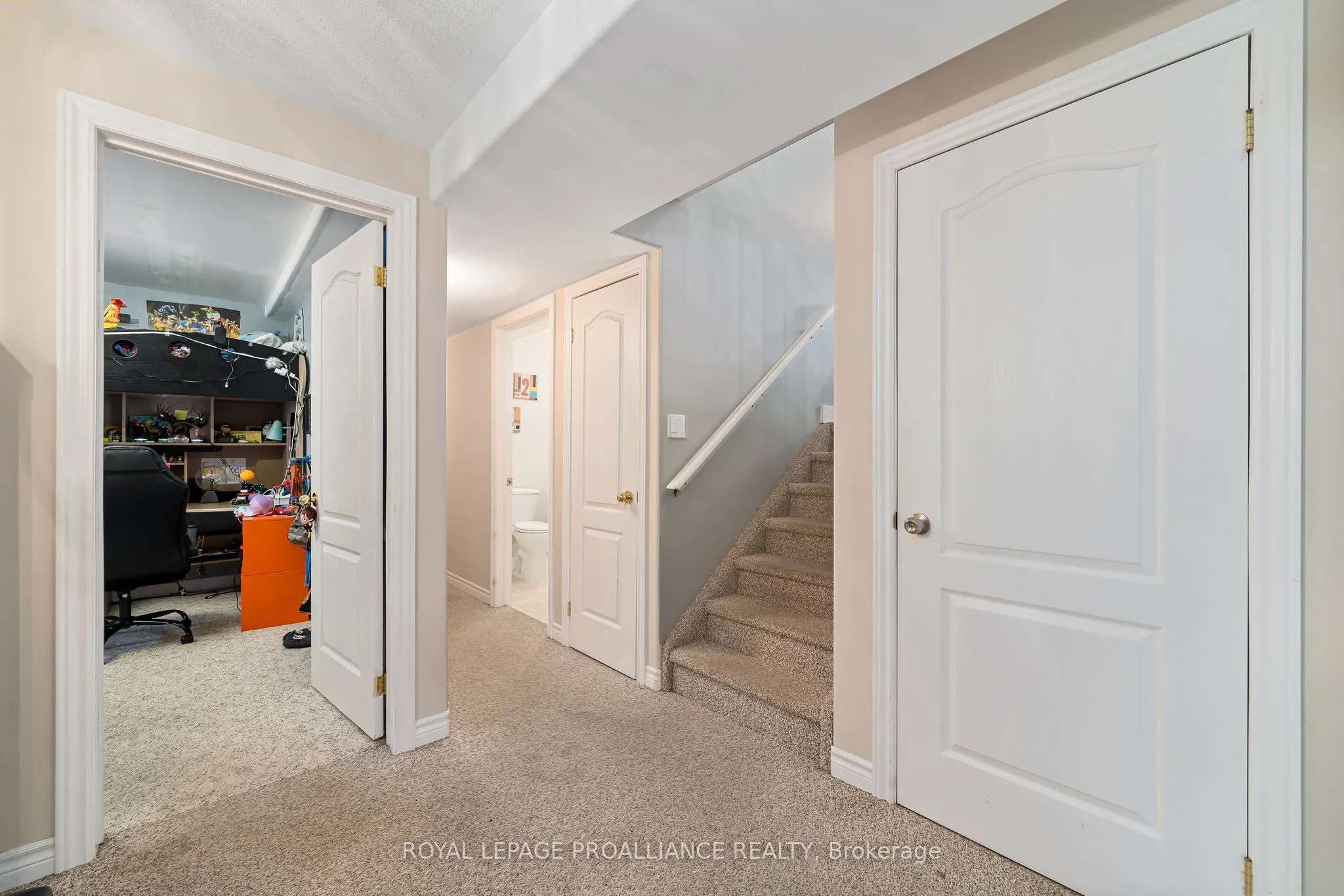 8 Henderson Lane