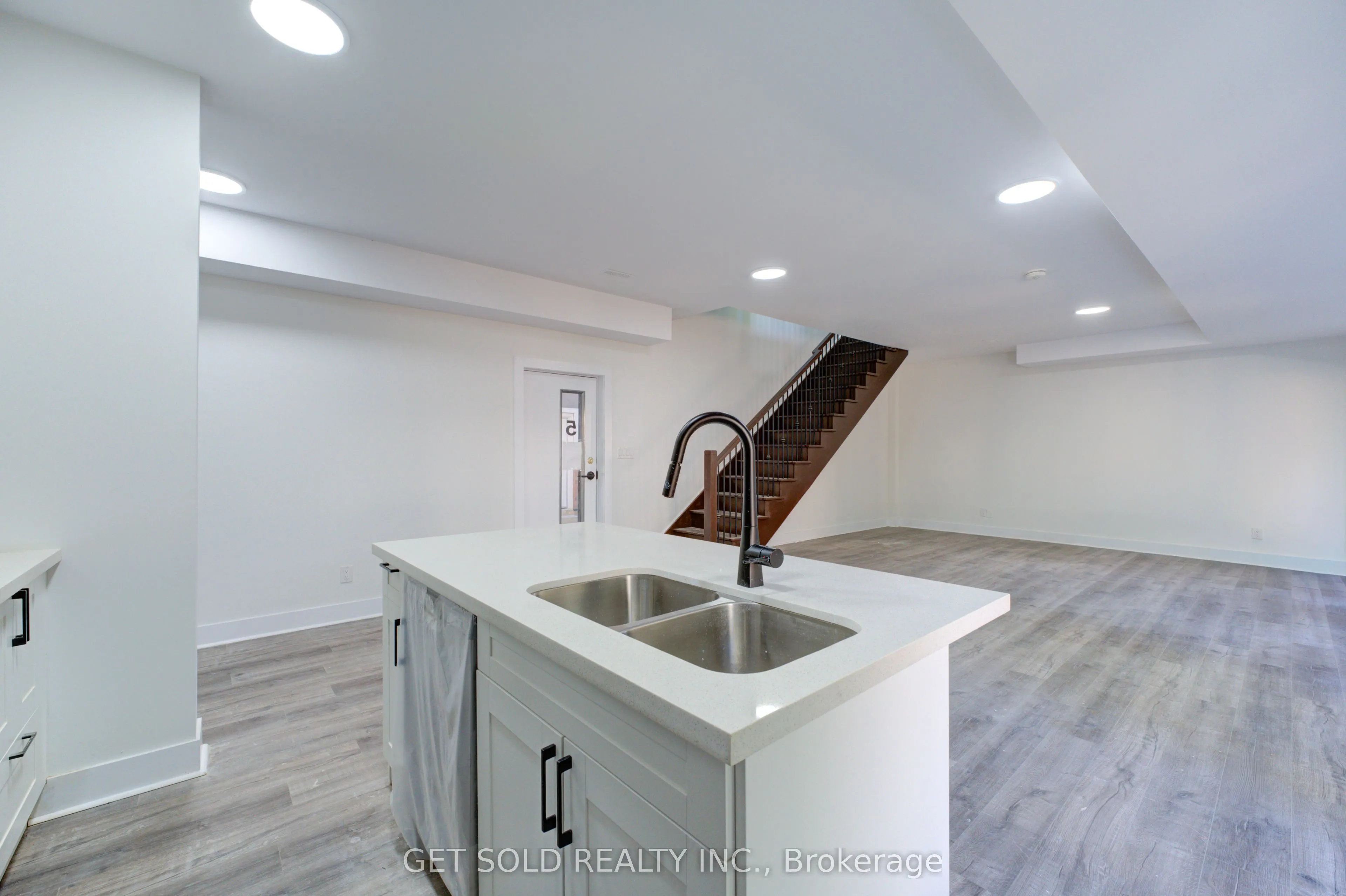 6701 Thorold Stone Road, #5