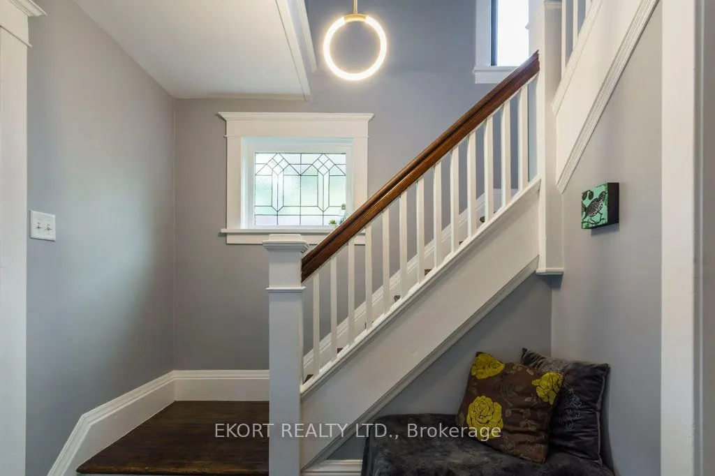302 Bridge Street E