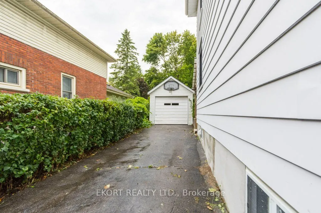 302 Bridge Street E