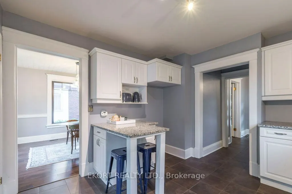 302 Bridge Street E