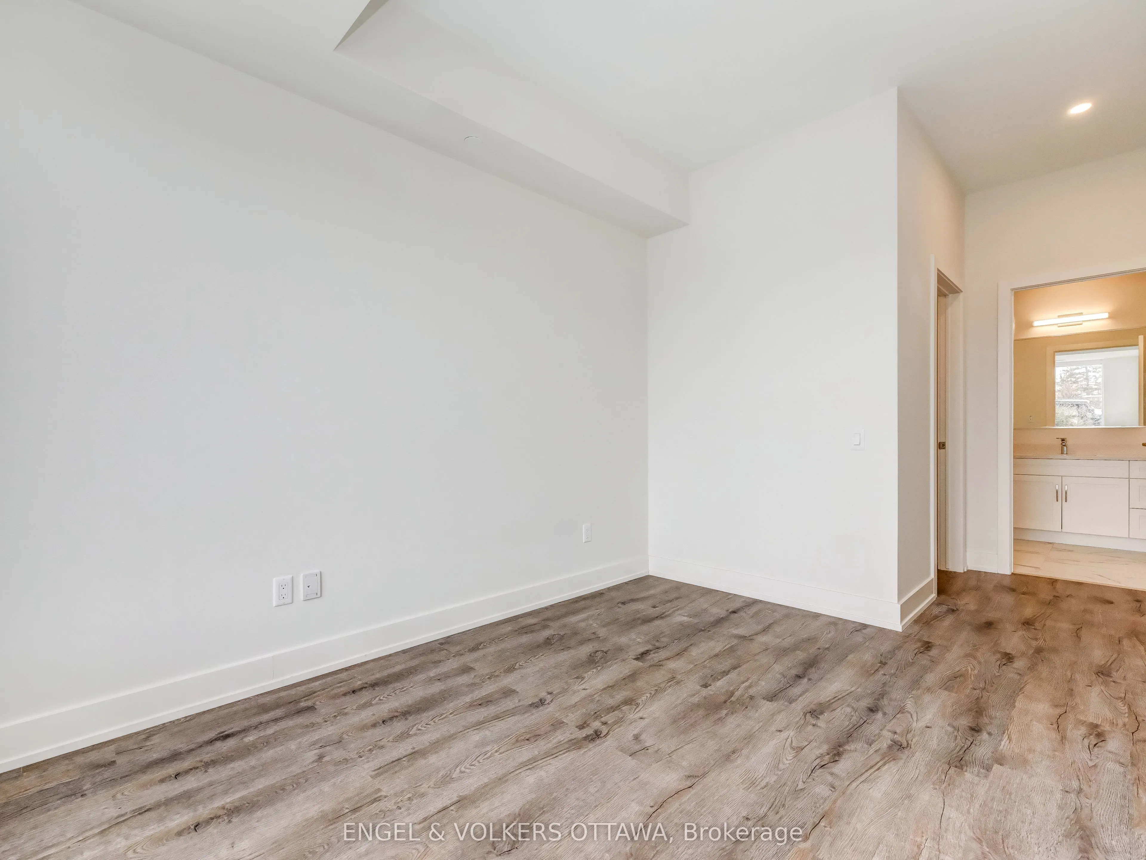 280 Crichton Street, #307