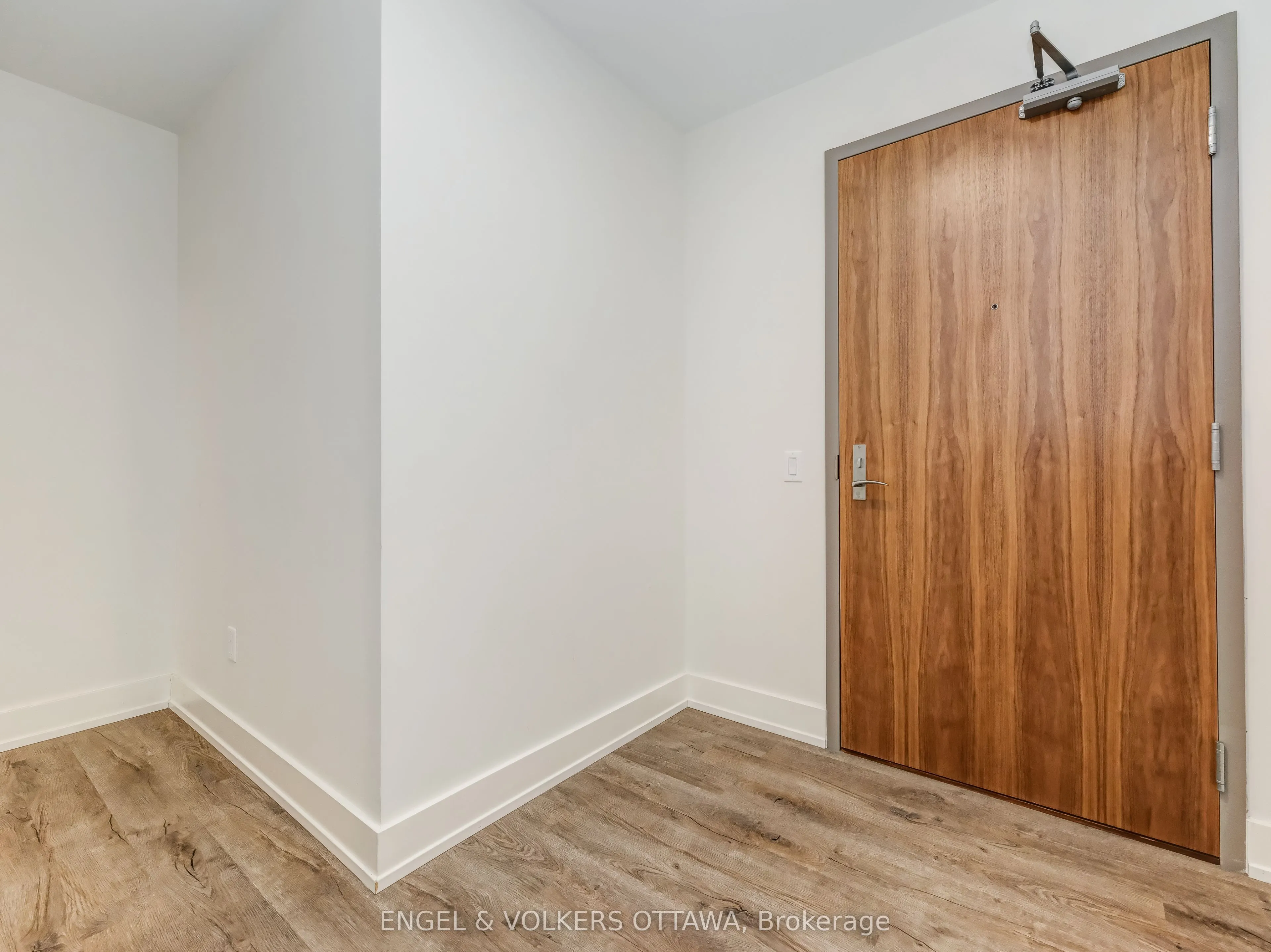 280 Crichton Street, #307