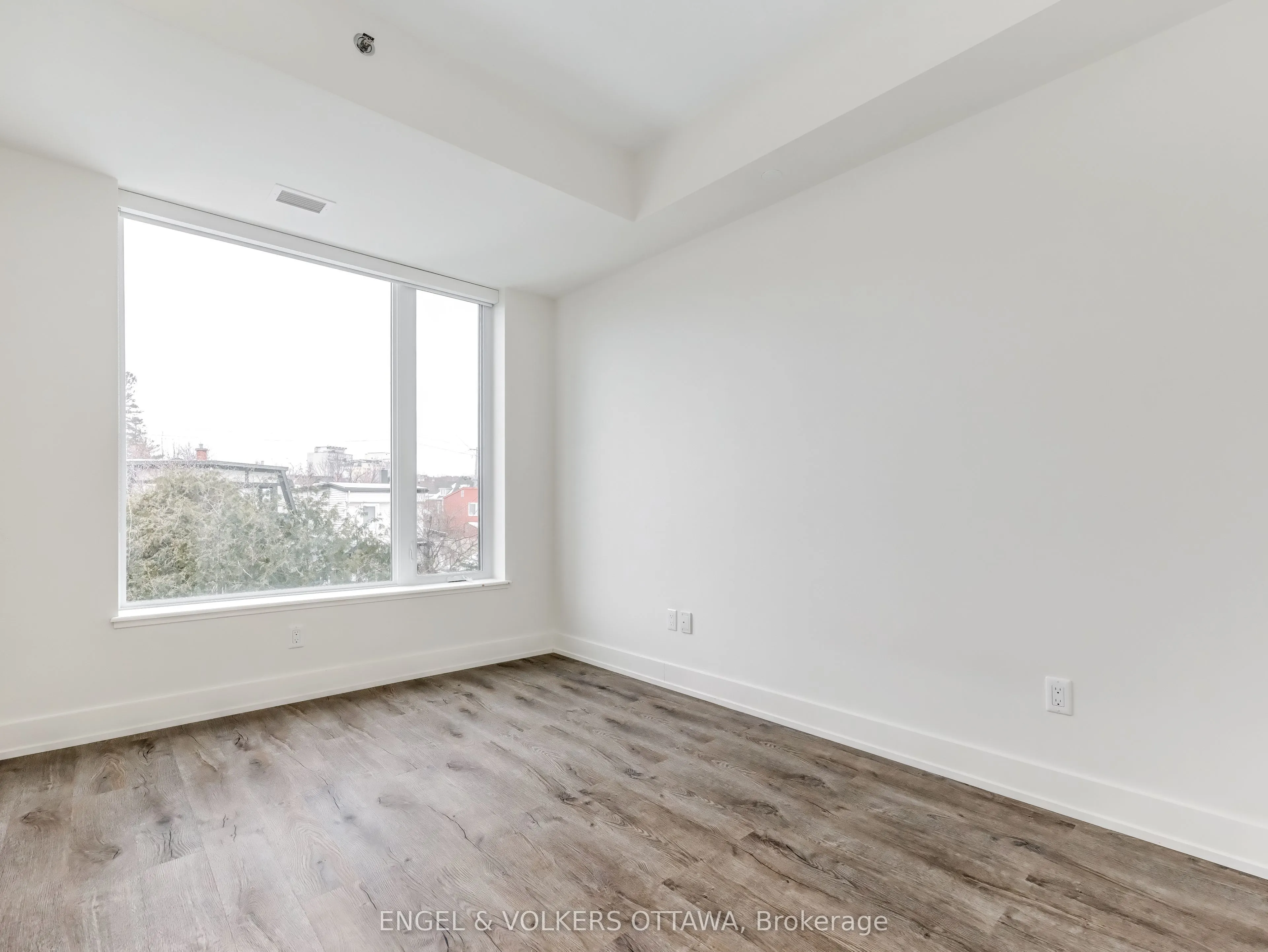 280 Crichton Street, #307