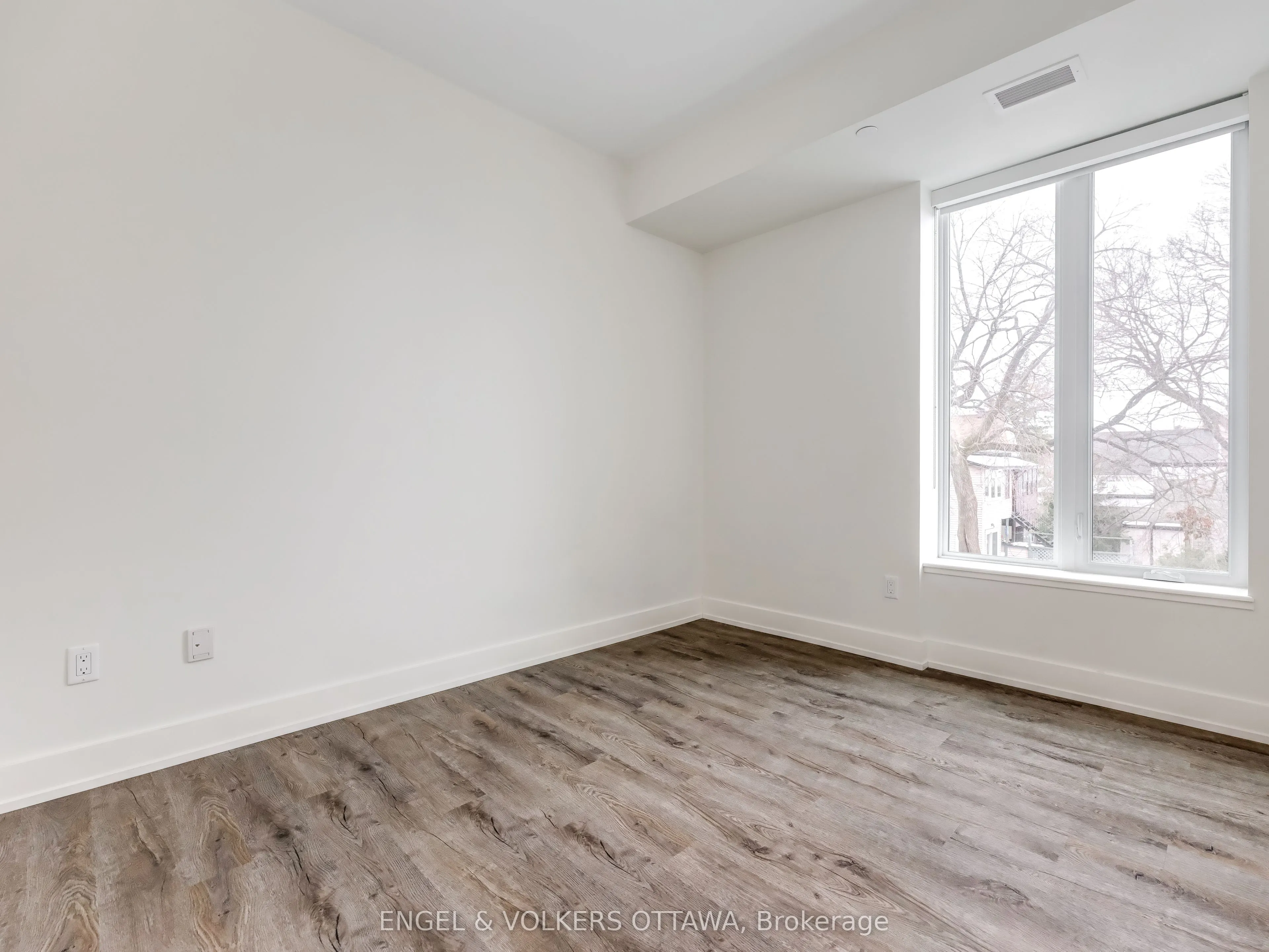280 Crichton Street, #307
