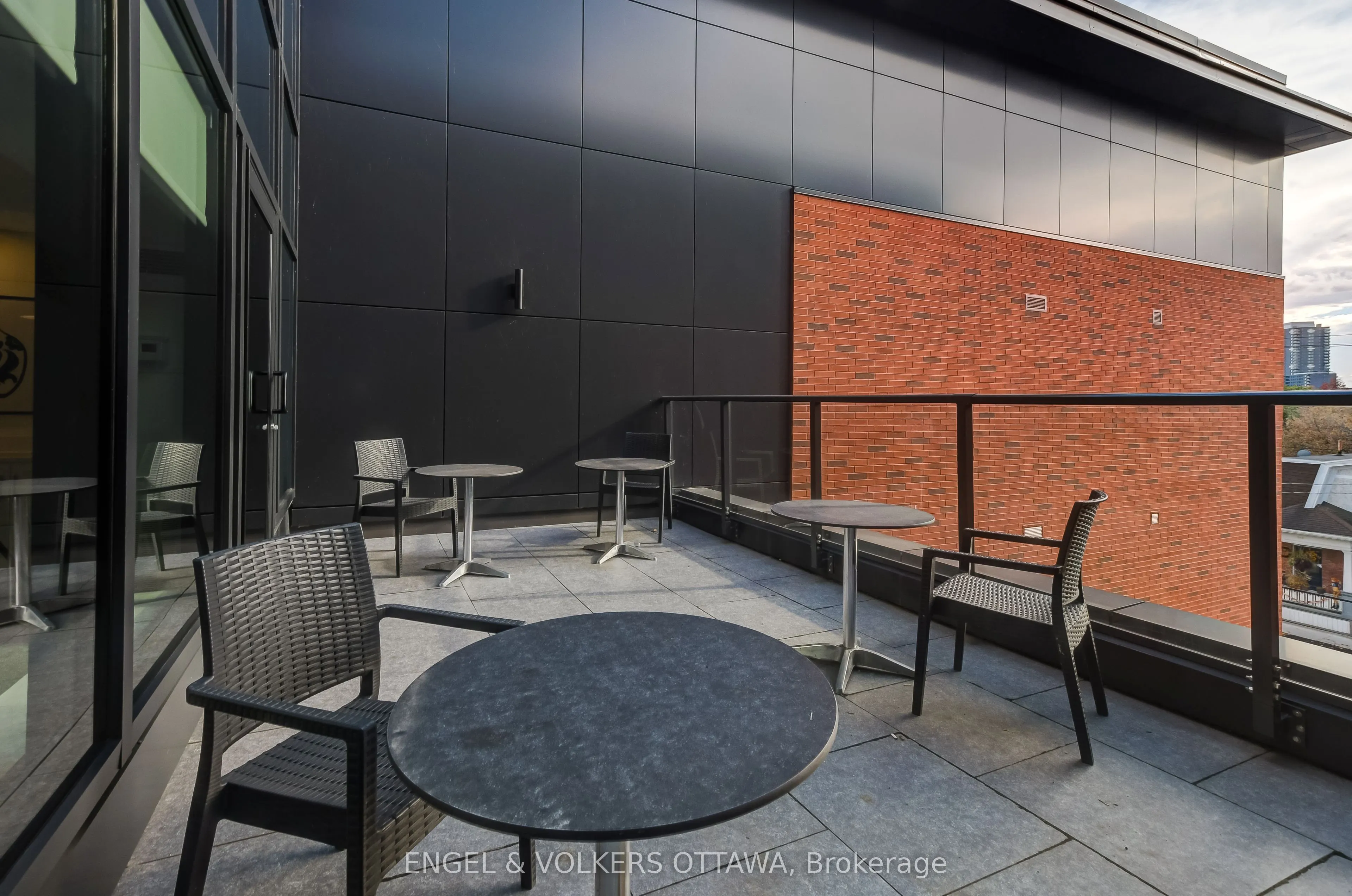 280 Crichton Street, #307