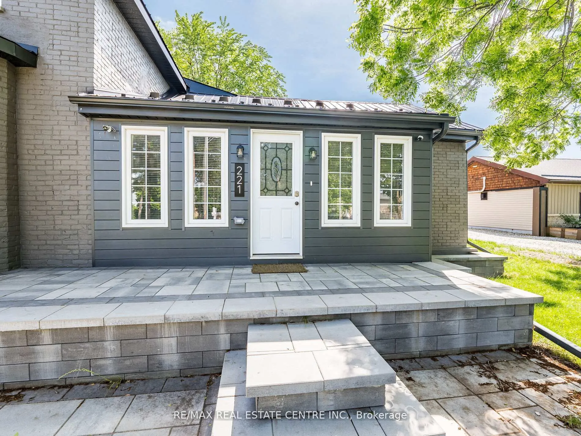 221 Isabella Street