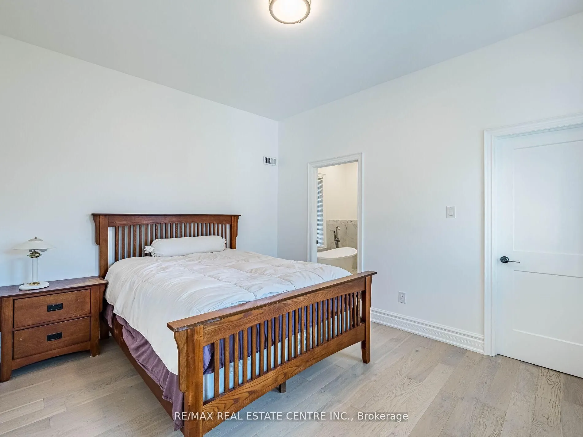 221 Isabella Street
