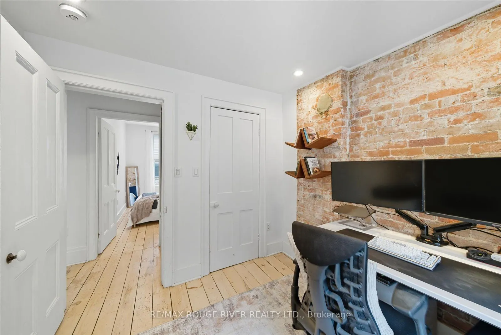 11 Bramley Street N