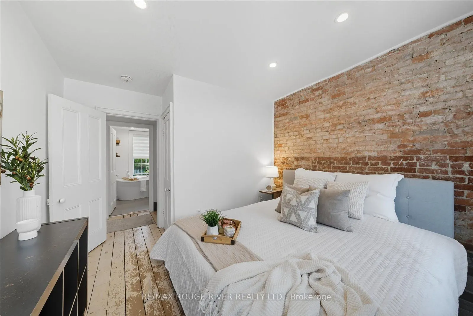 11 Bramley Street N