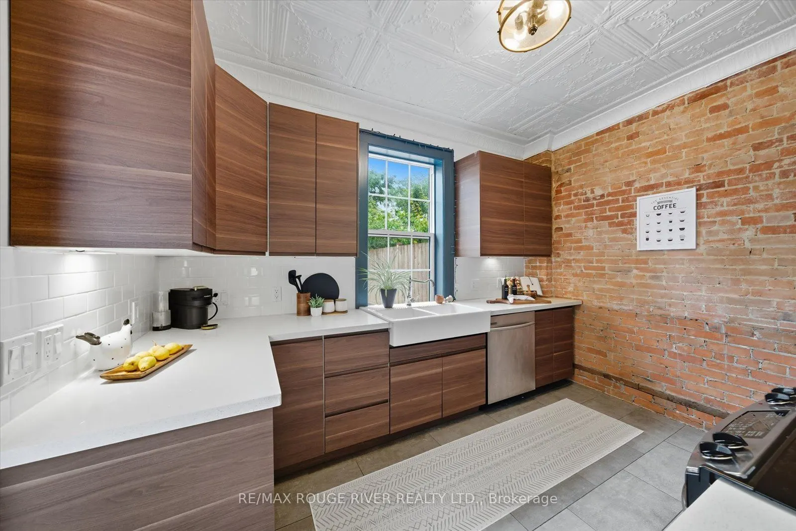 11 Bramley Street N