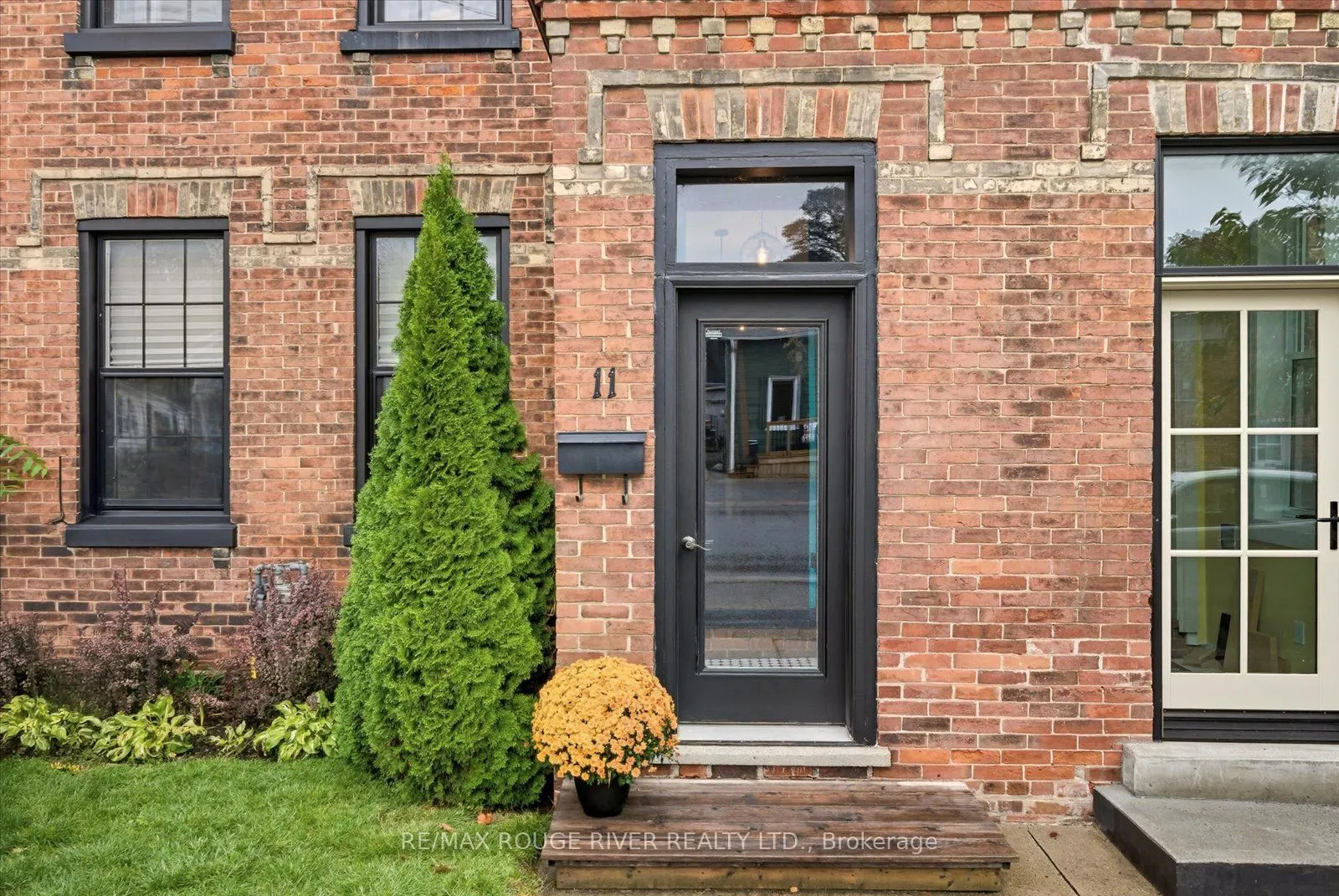 11 Bramley Street N