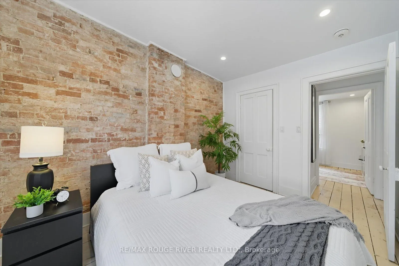 11 Bramley Street N