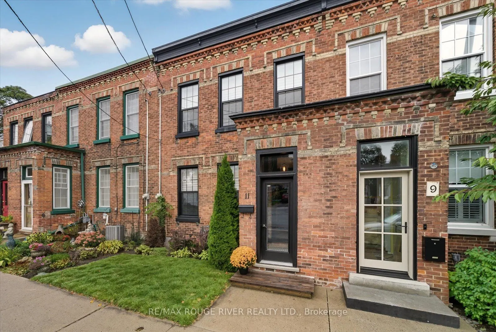 11 Bramley Street N
