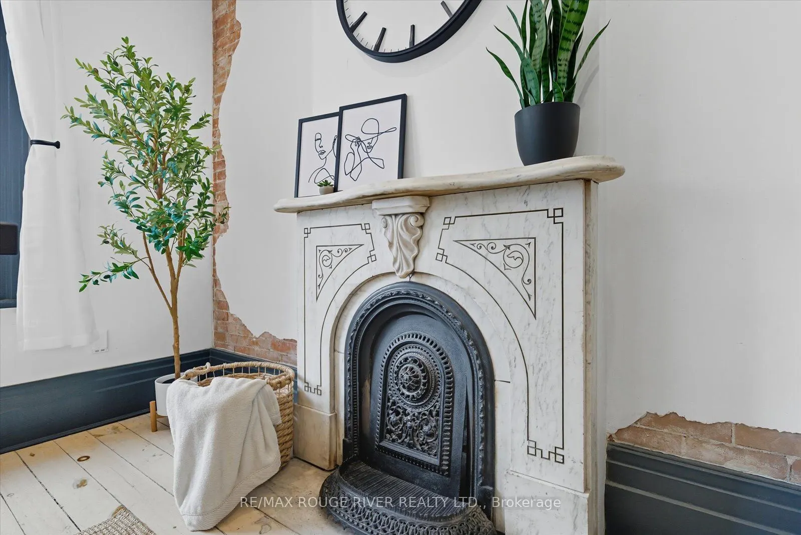 11 Bramley Street N
