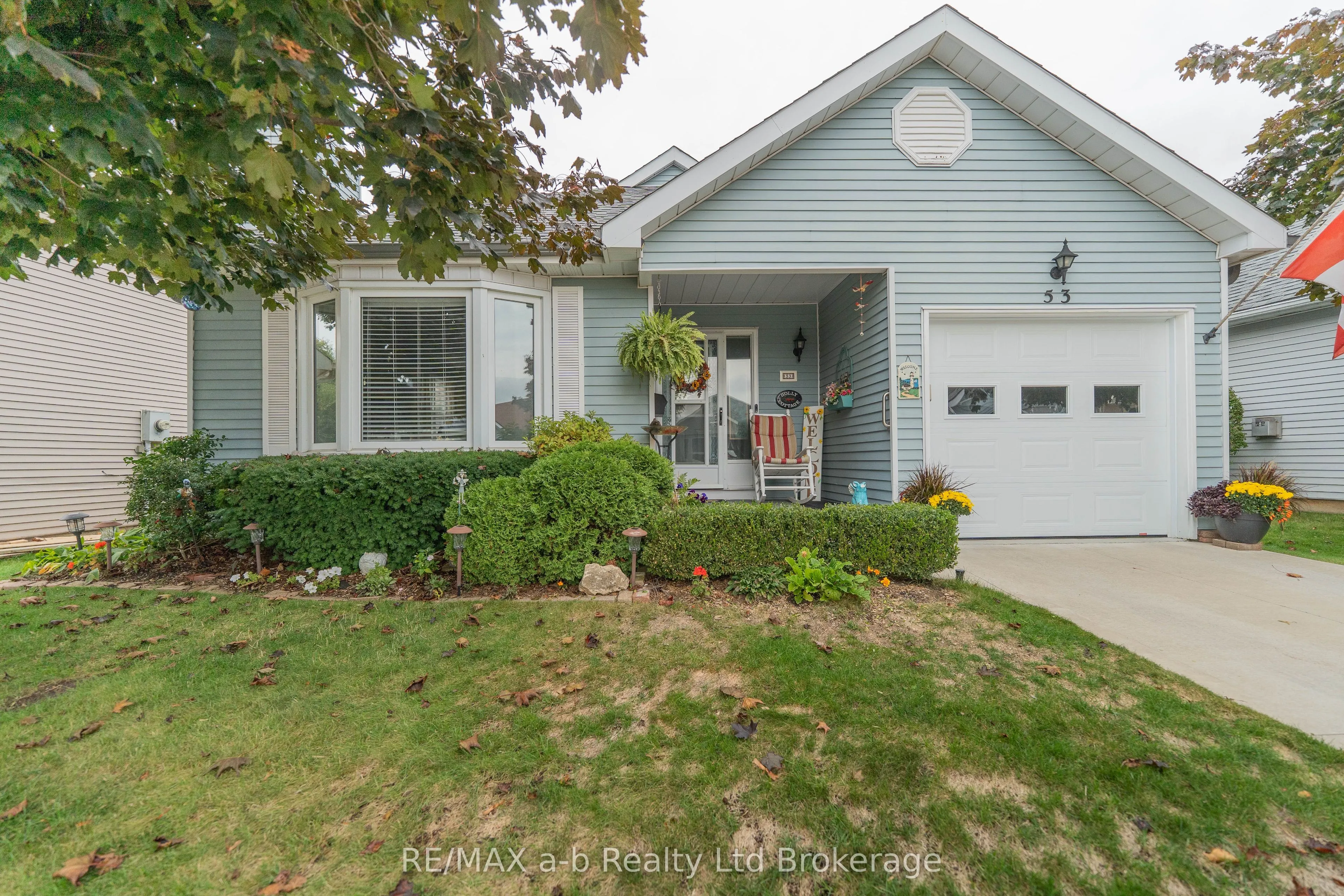 53 HAWKINS Crescent