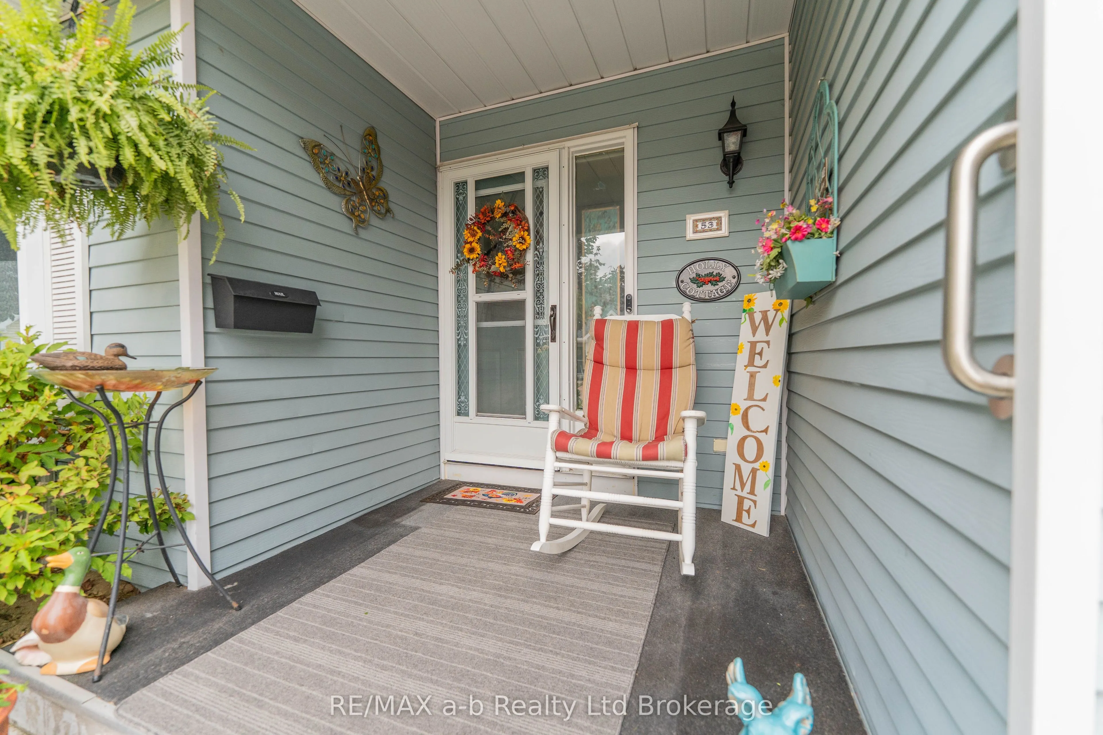 53 HAWKINS Crescent