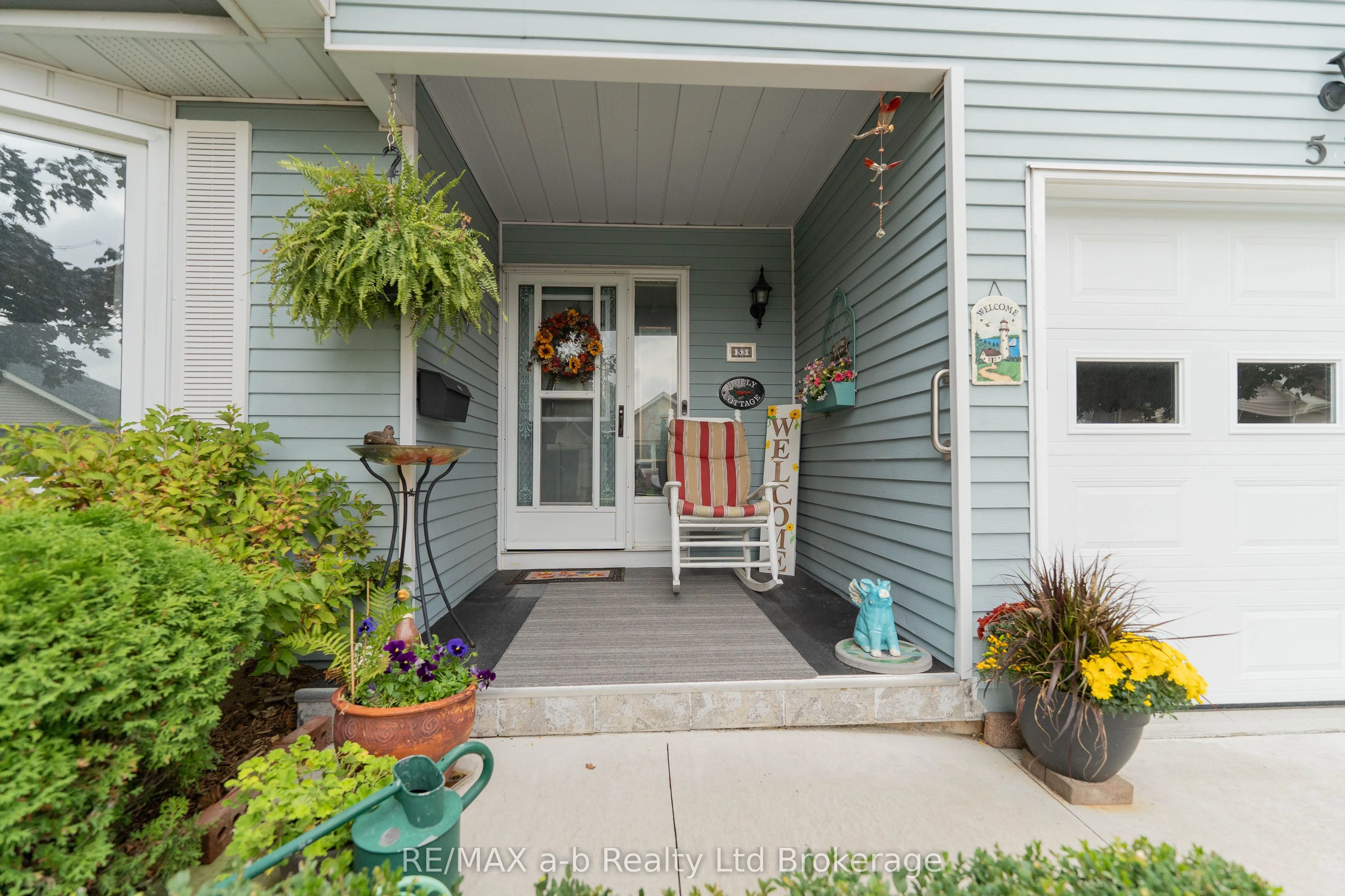 53 HAWKINS Crescent