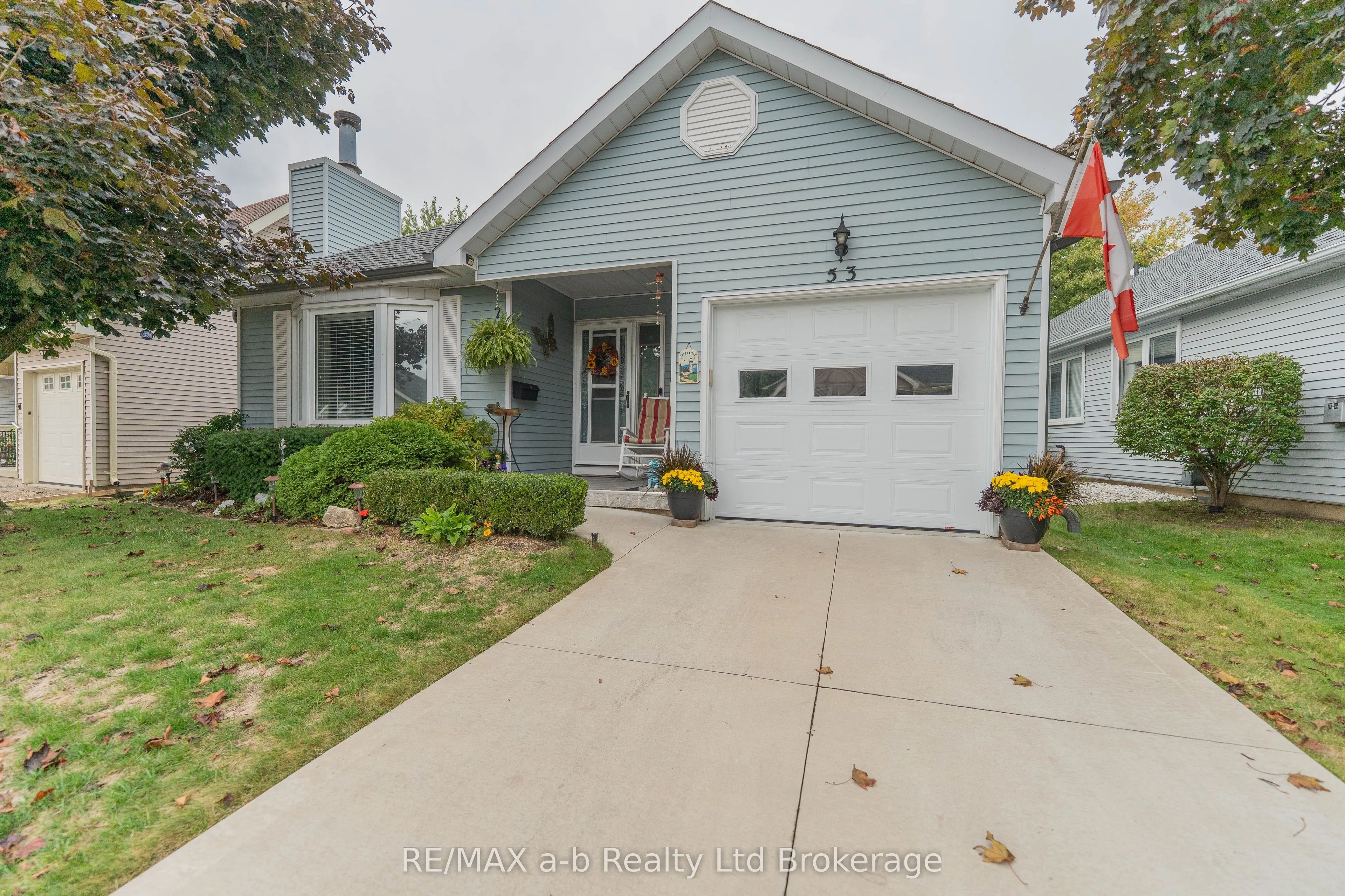 53 HAWKINS Crescent