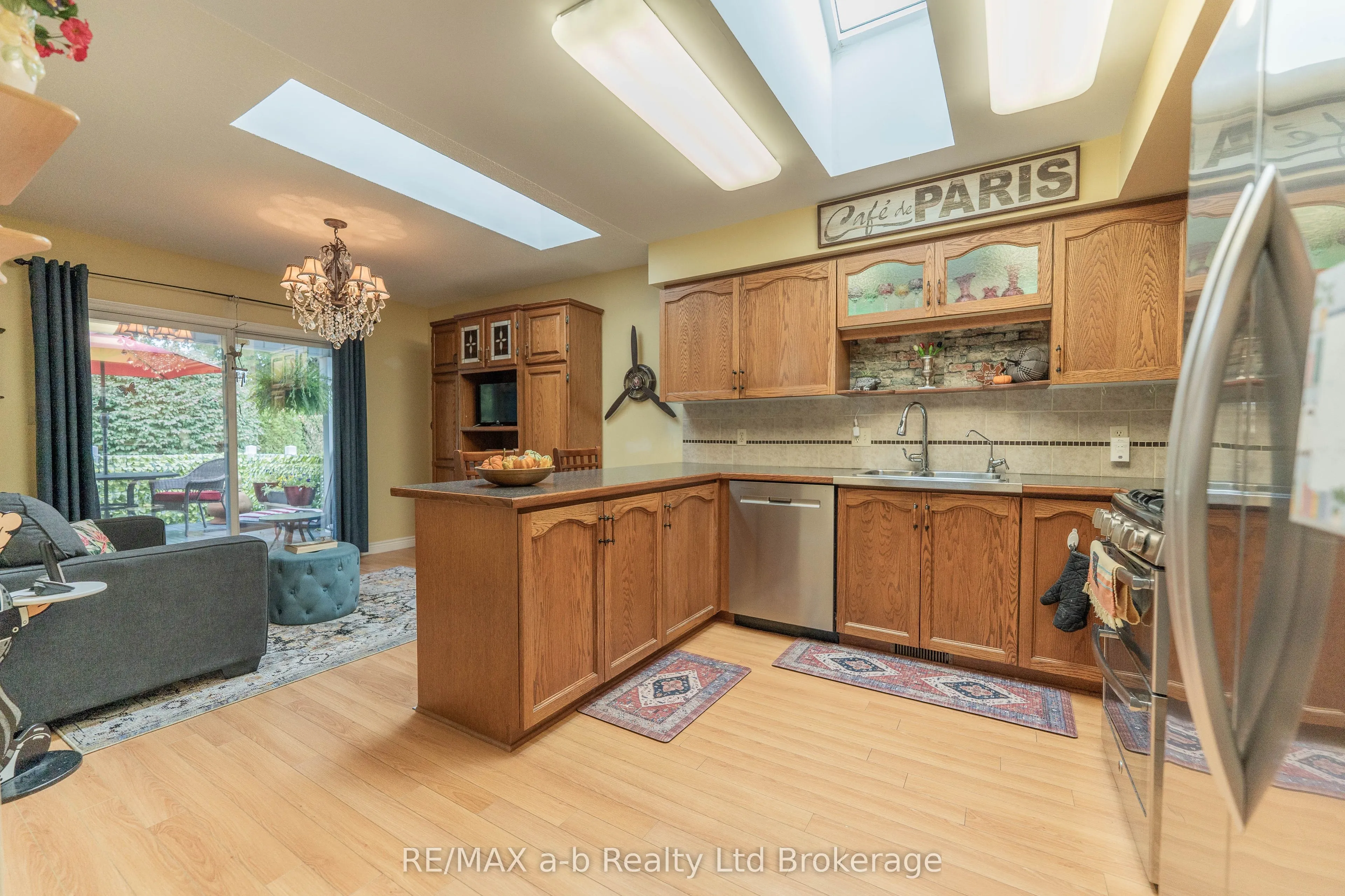 53 HAWKINS Crescent