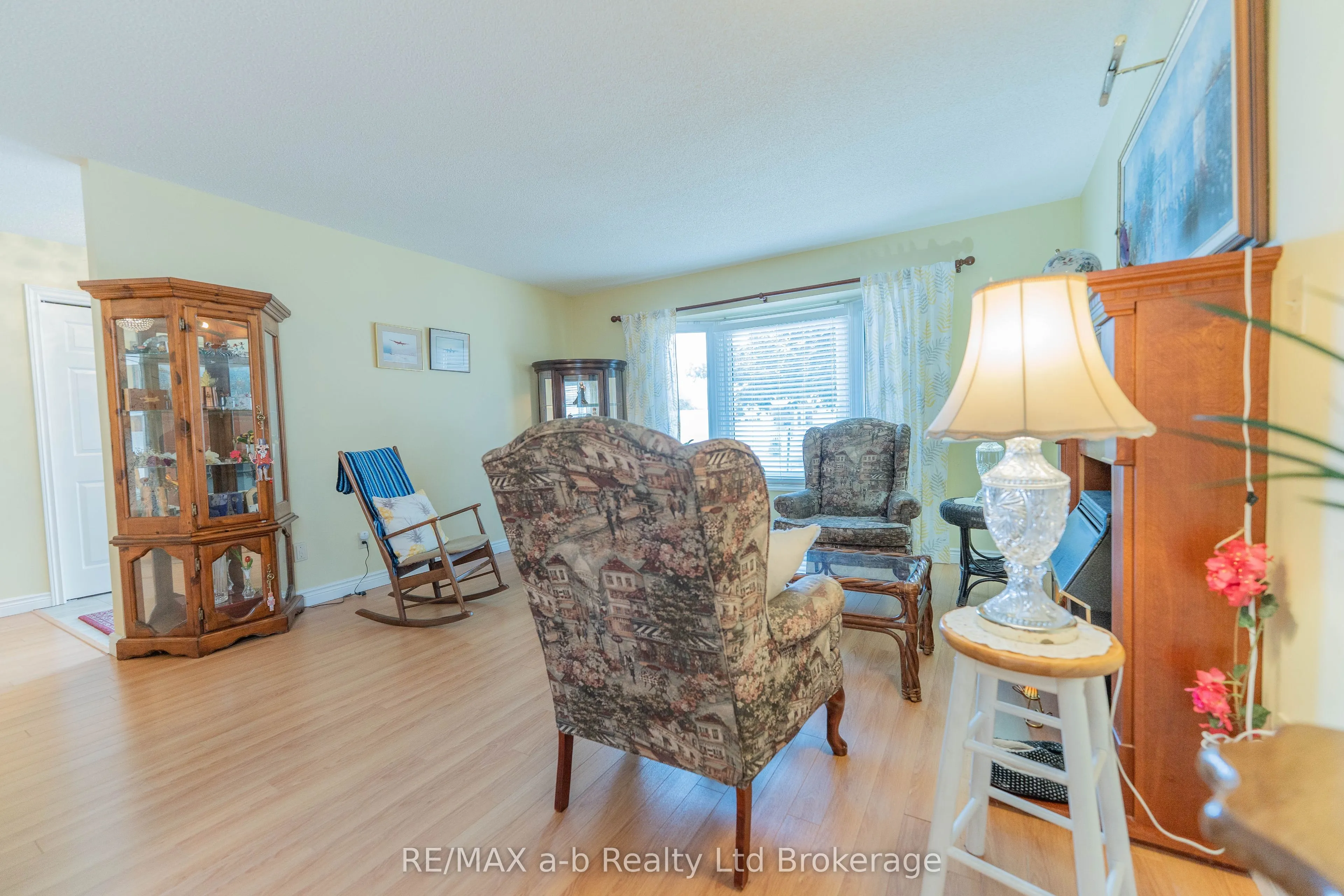 53 HAWKINS Crescent