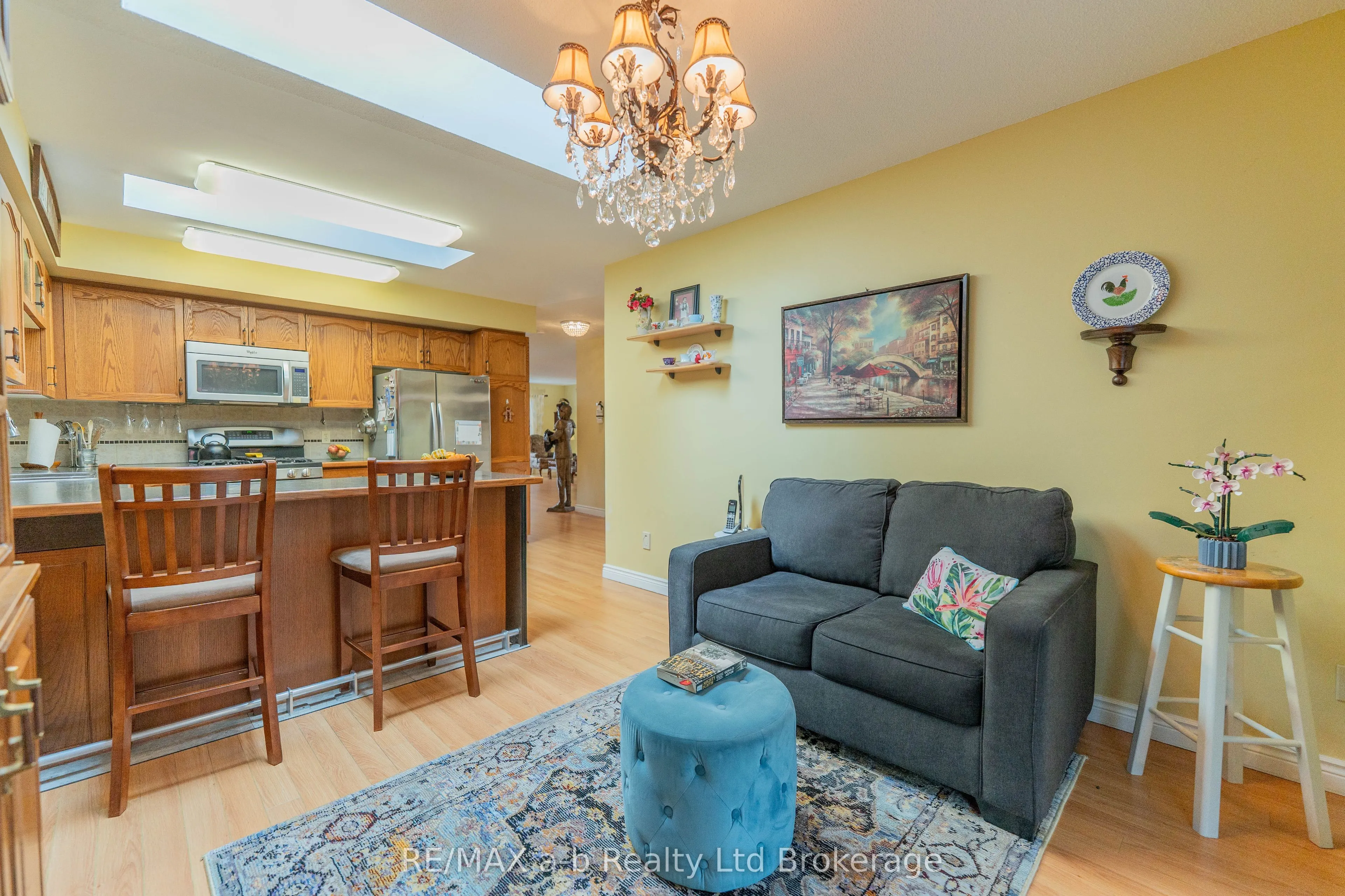 53 HAWKINS Crescent