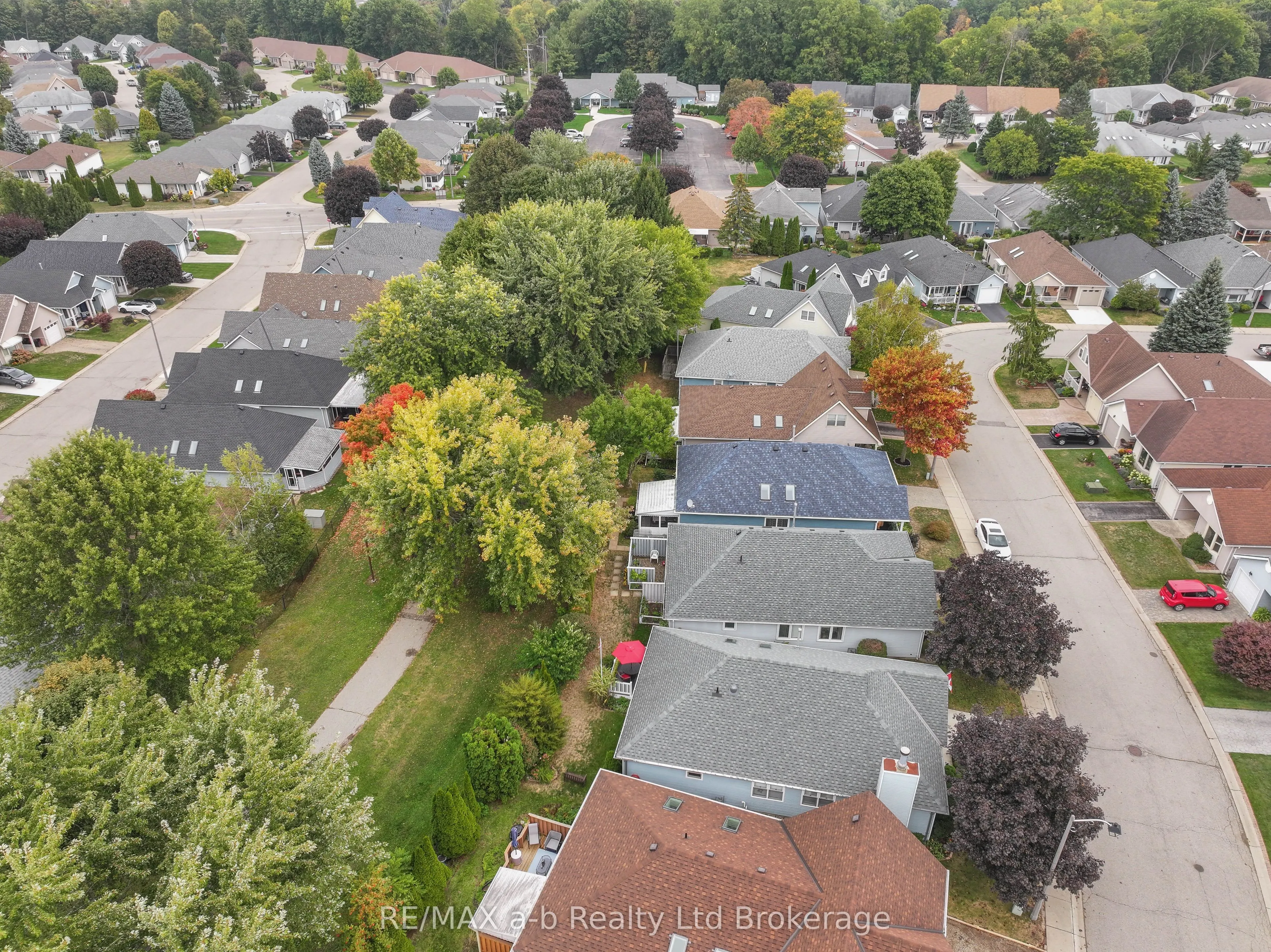 53 HAWKINS Crescent