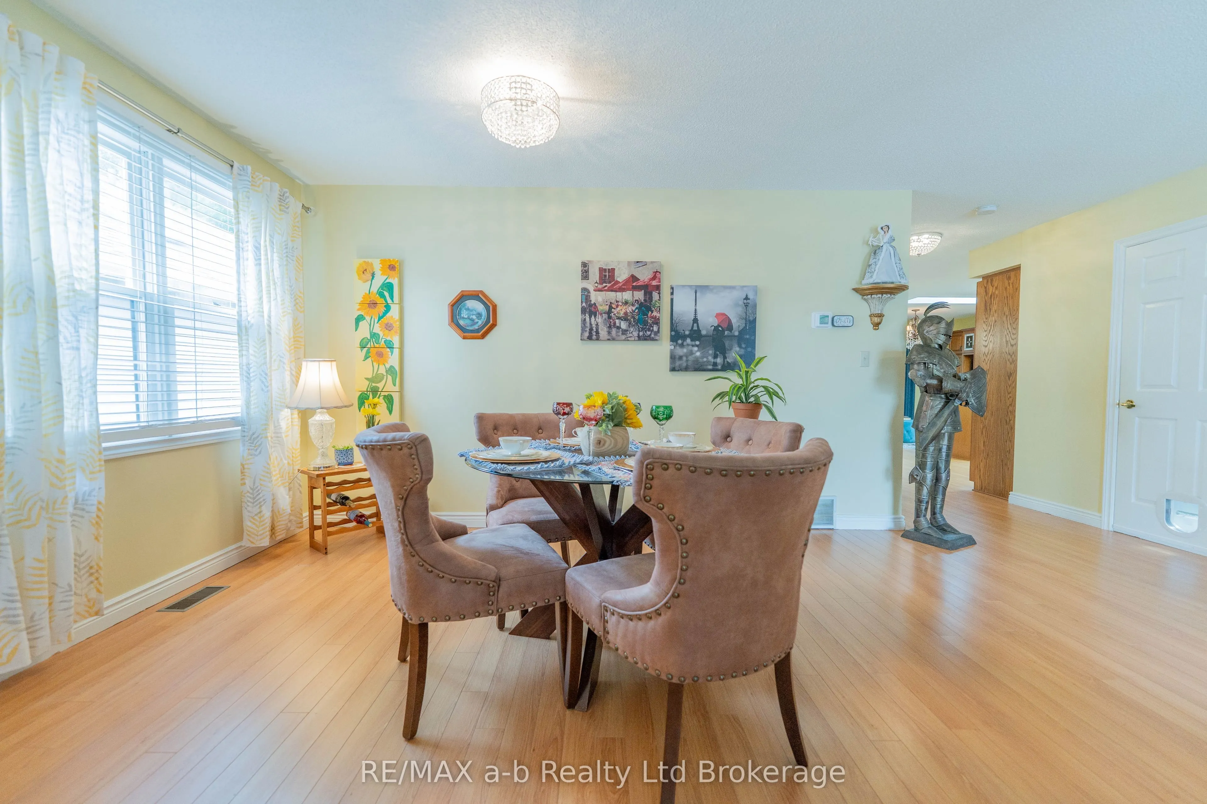 53 HAWKINS Crescent