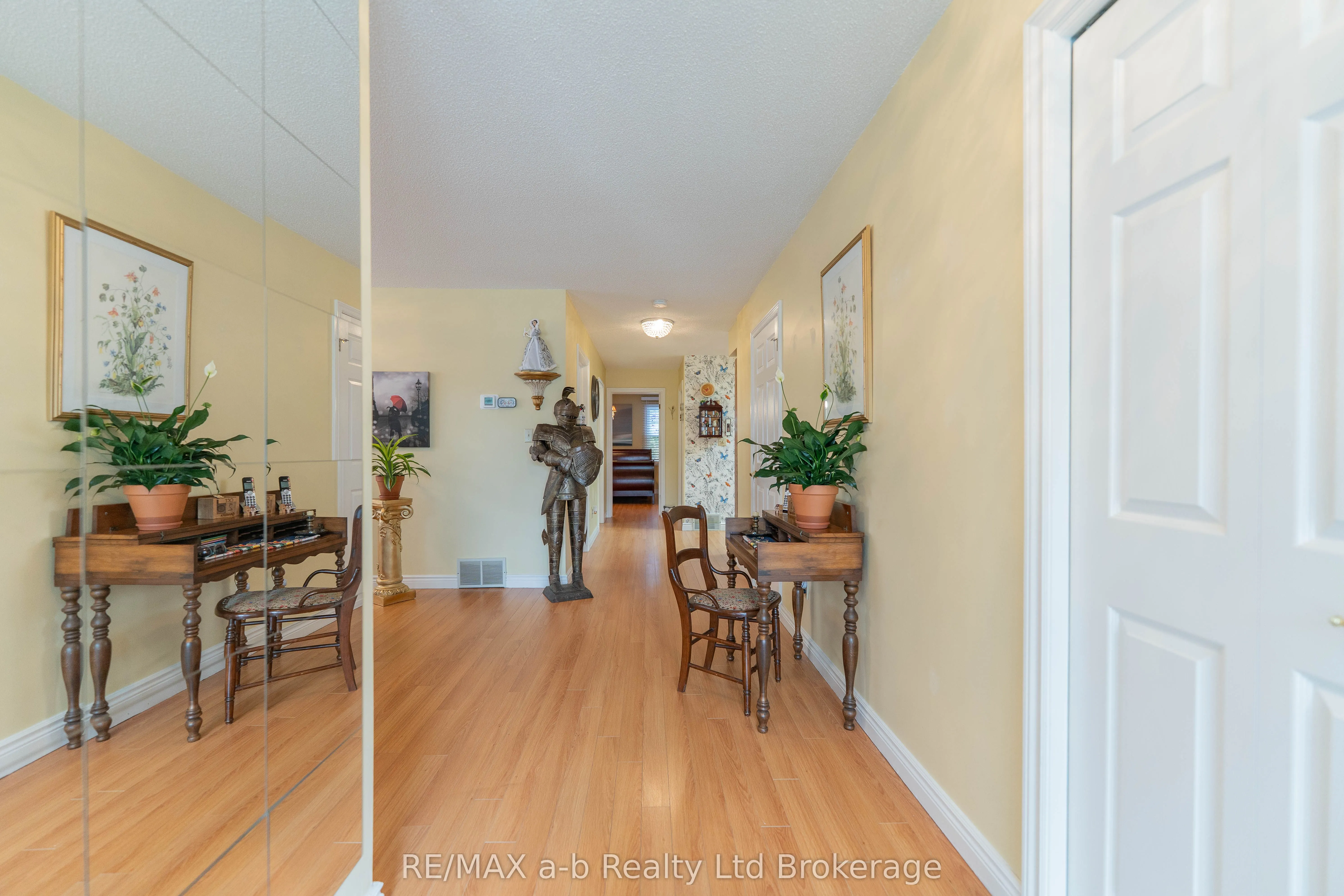 53 HAWKINS Crescent