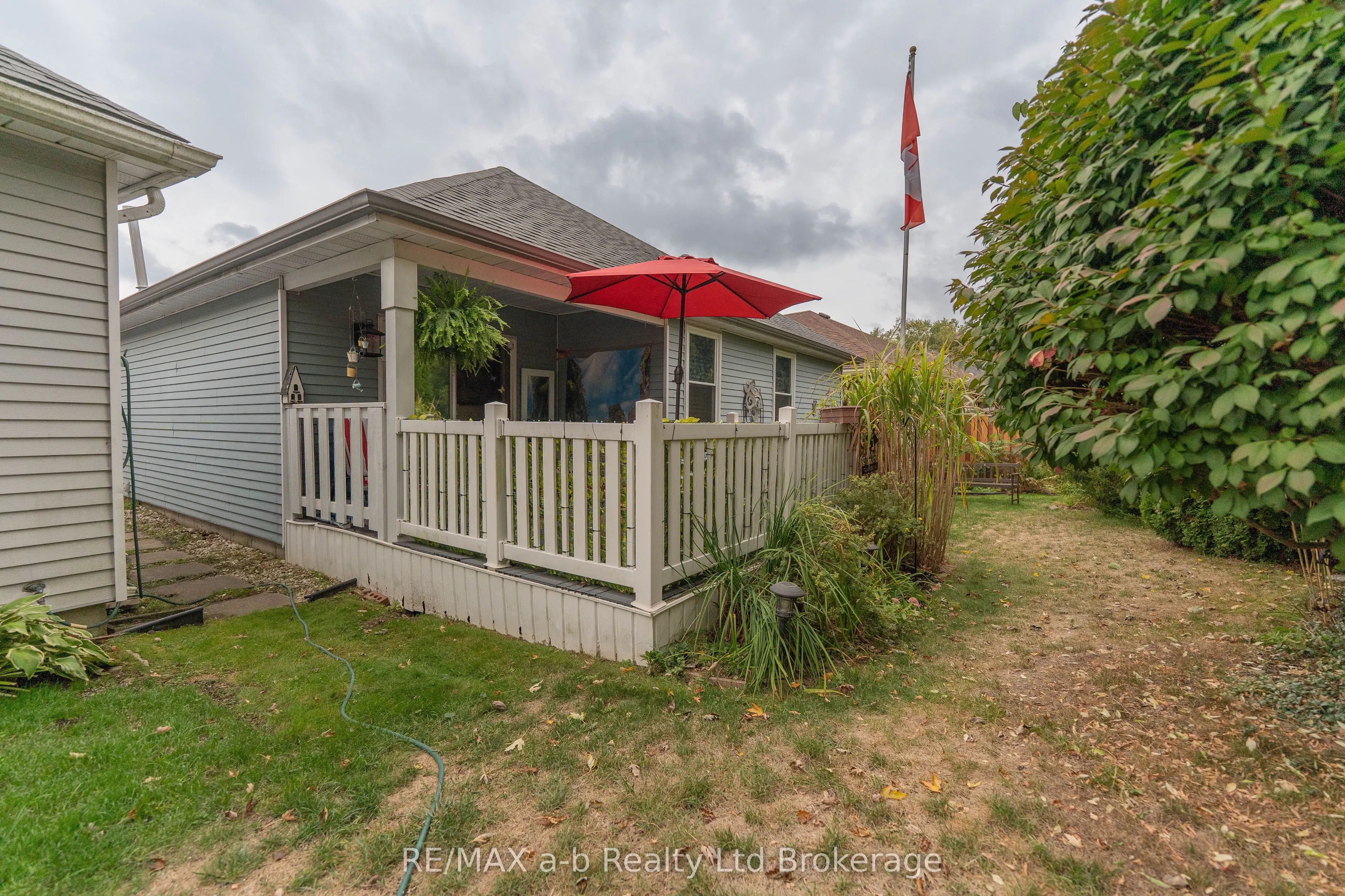 53 HAWKINS Crescent