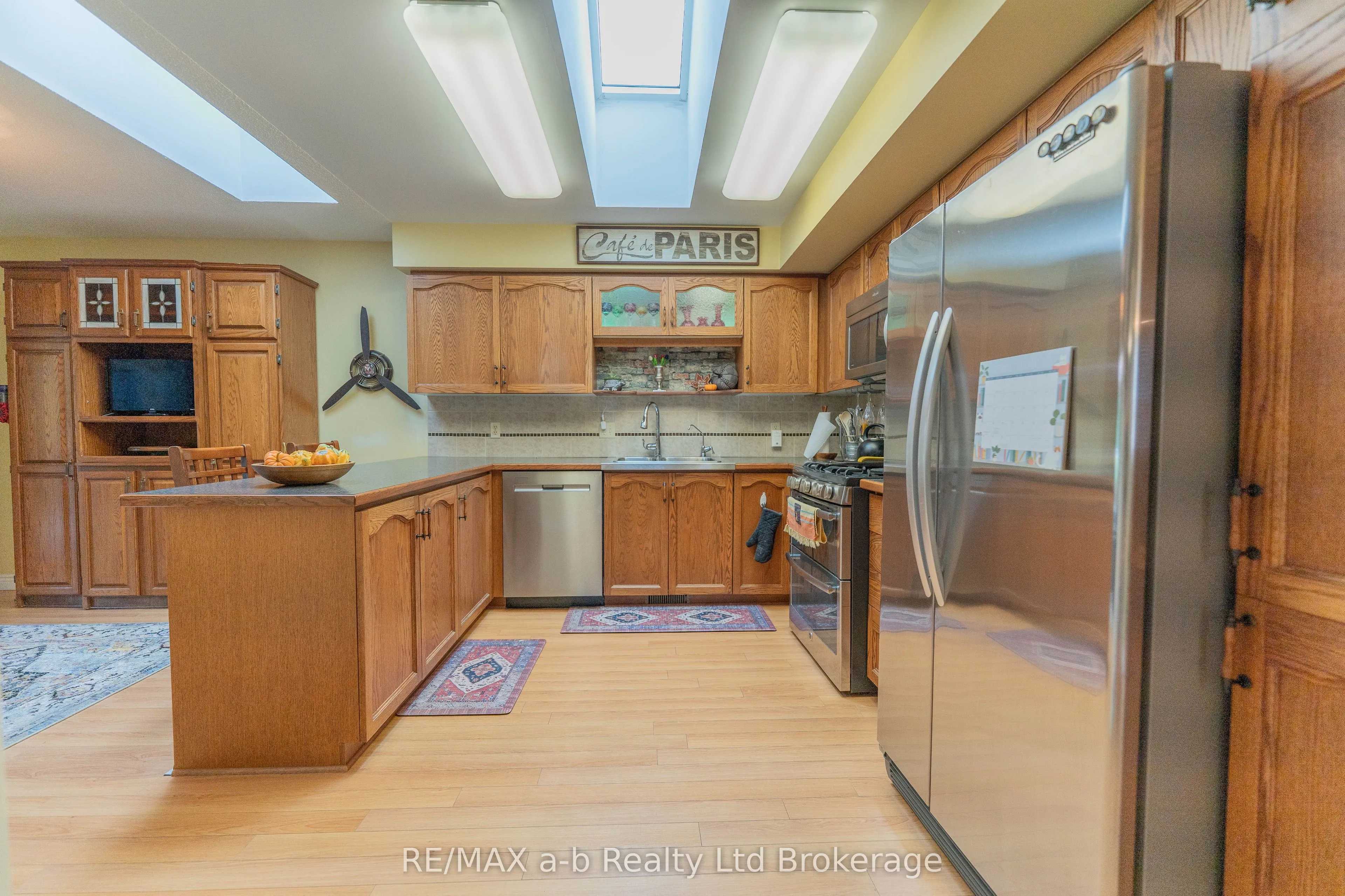 53 HAWKINS Crescent