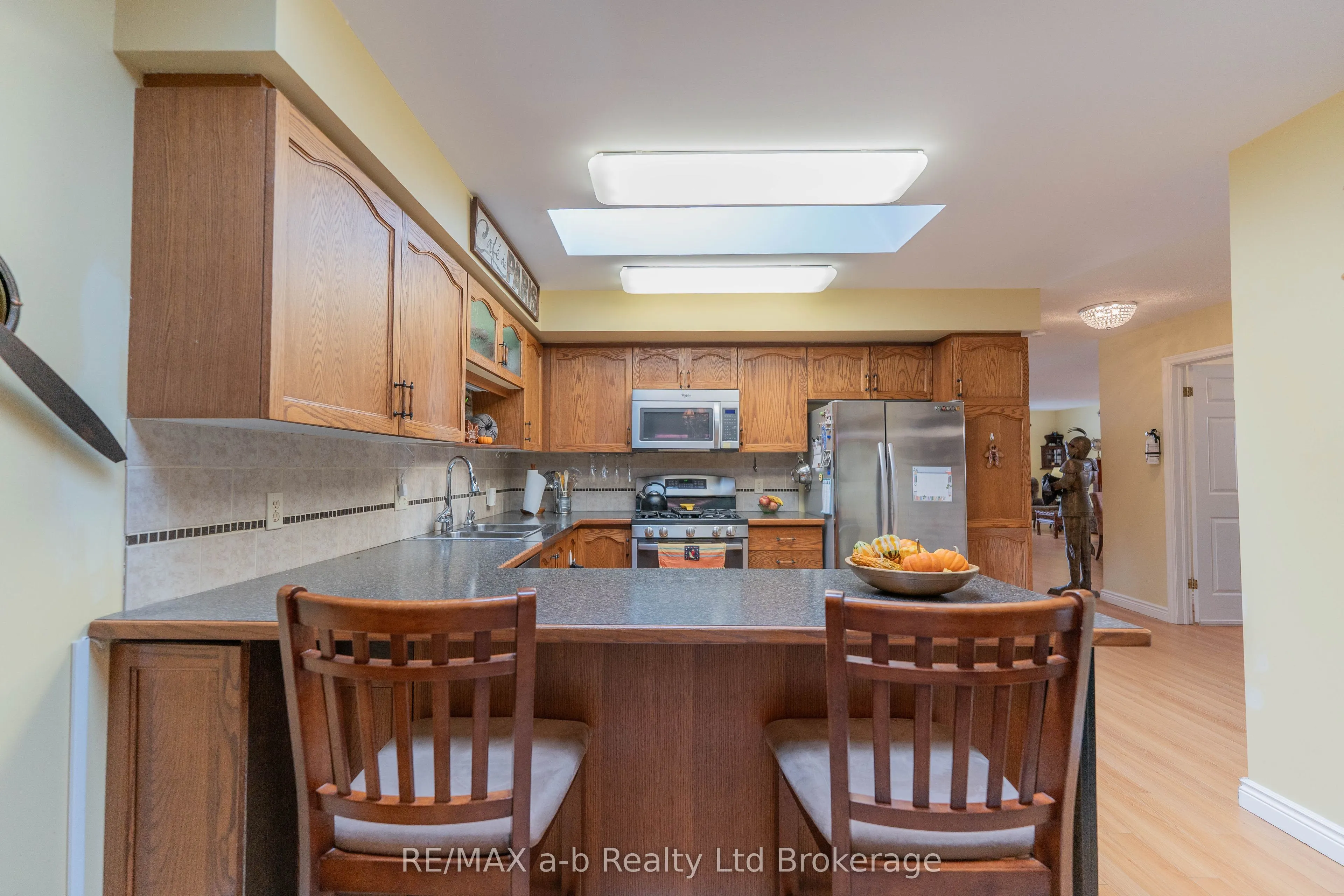 53 HAWKINS Crescent