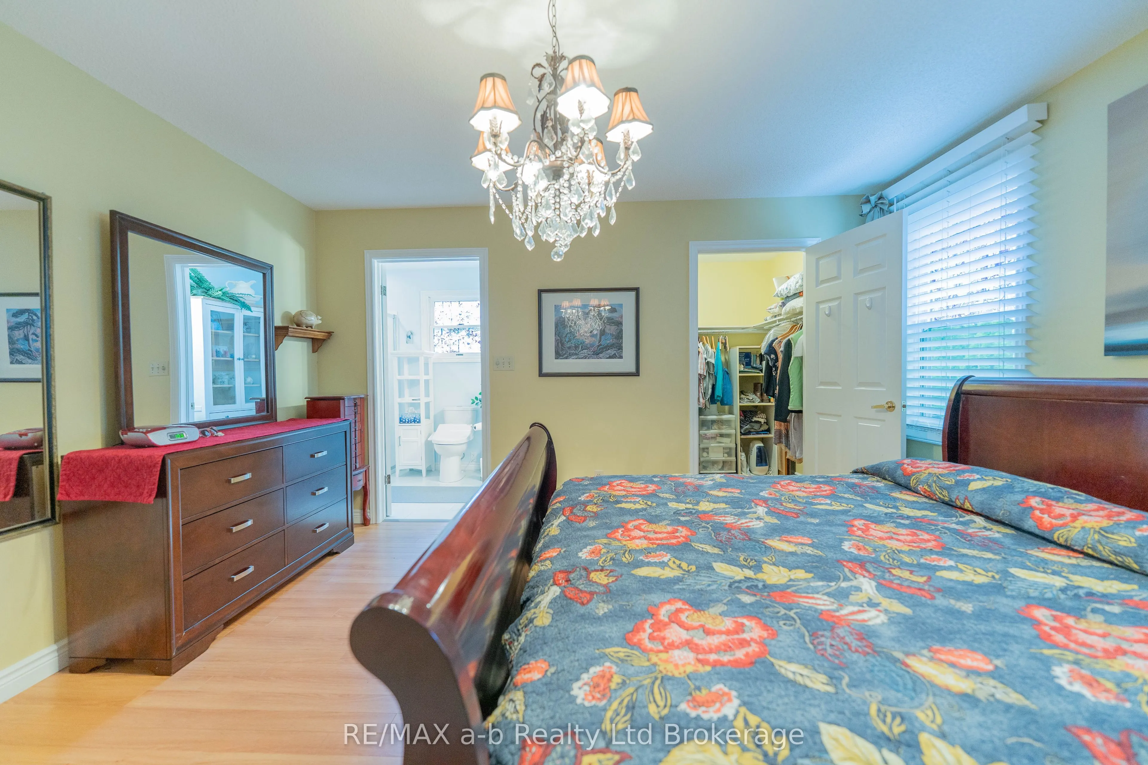 53 HAWKINS Crescent