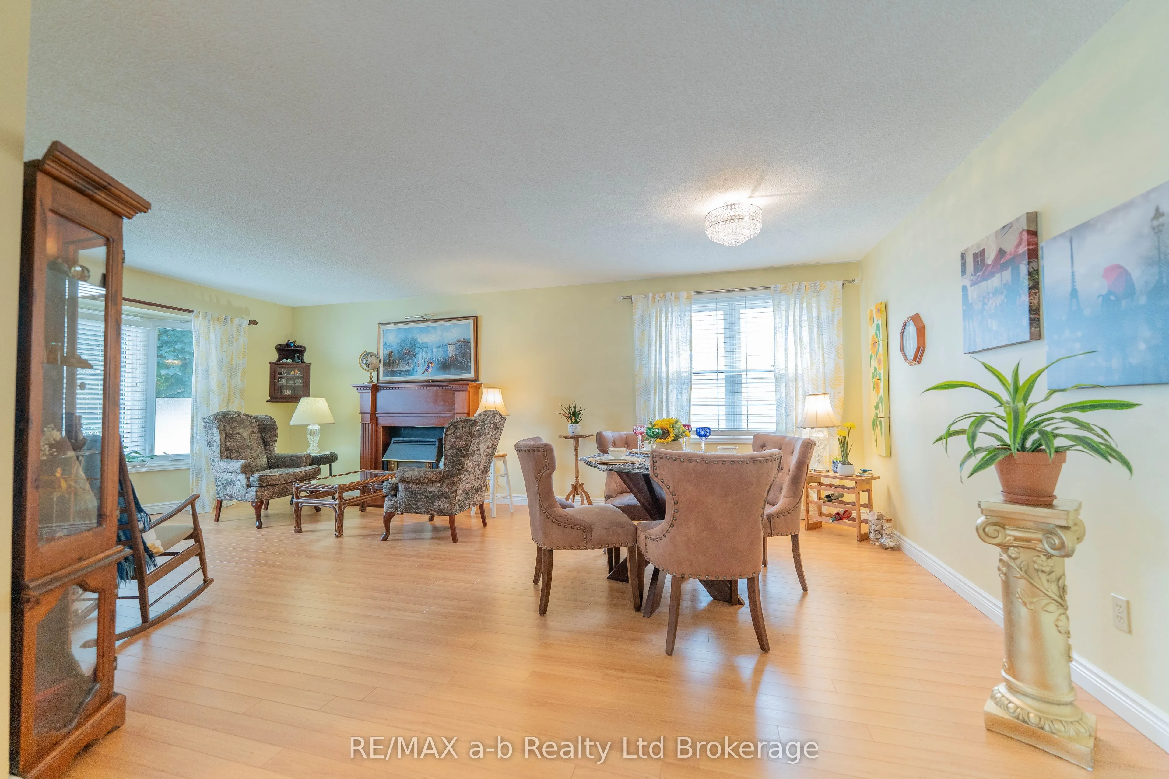 53 HAWKINS Crescent