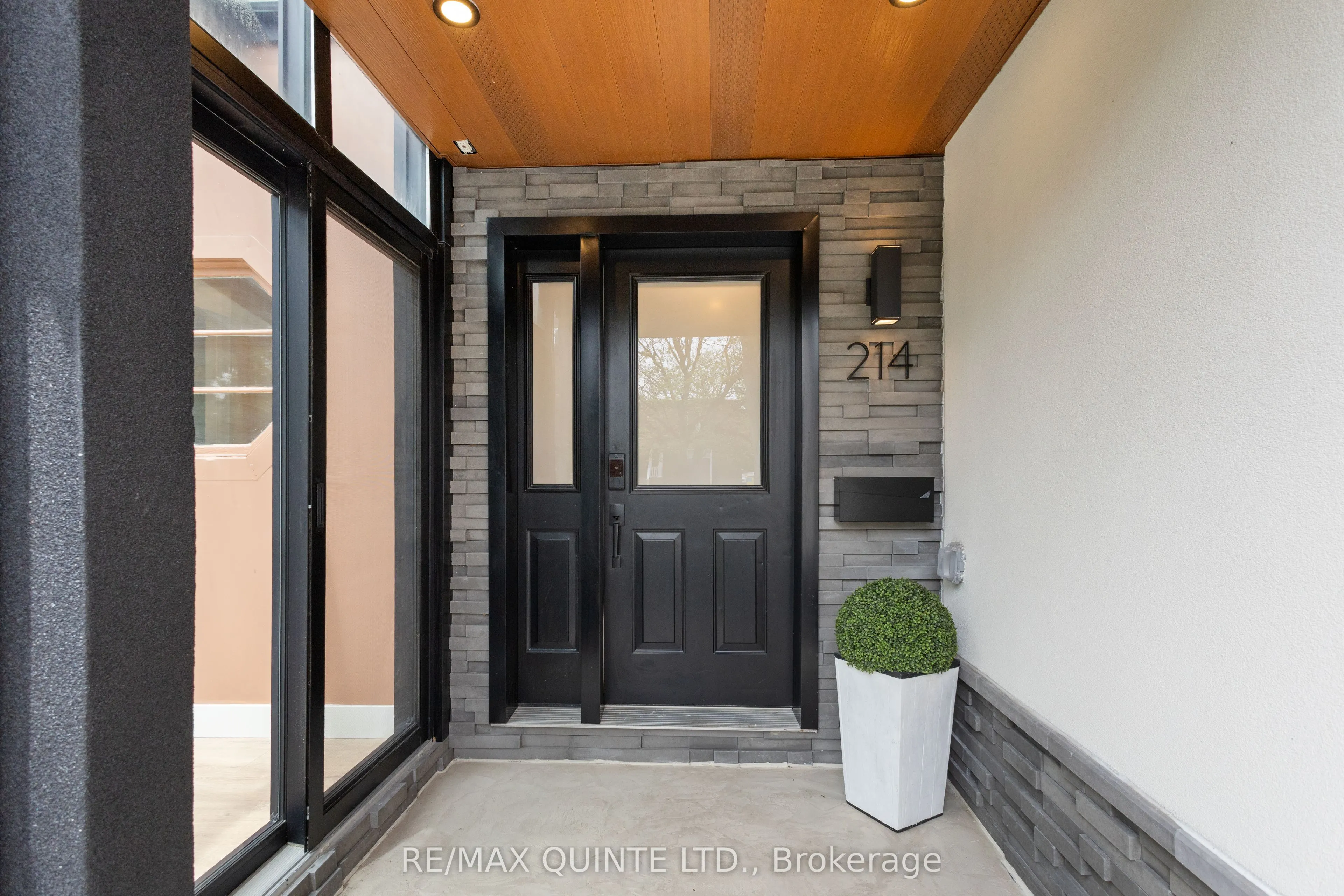 214 Victoria Avenue