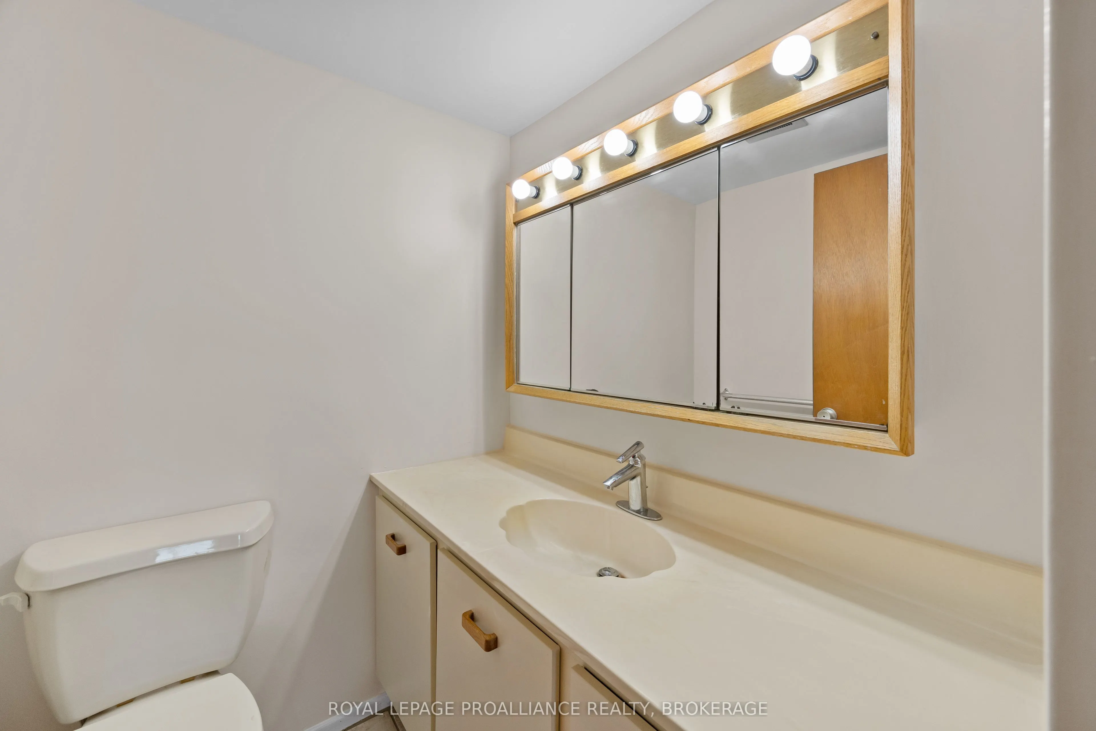 2 Mowat Avenue, #501