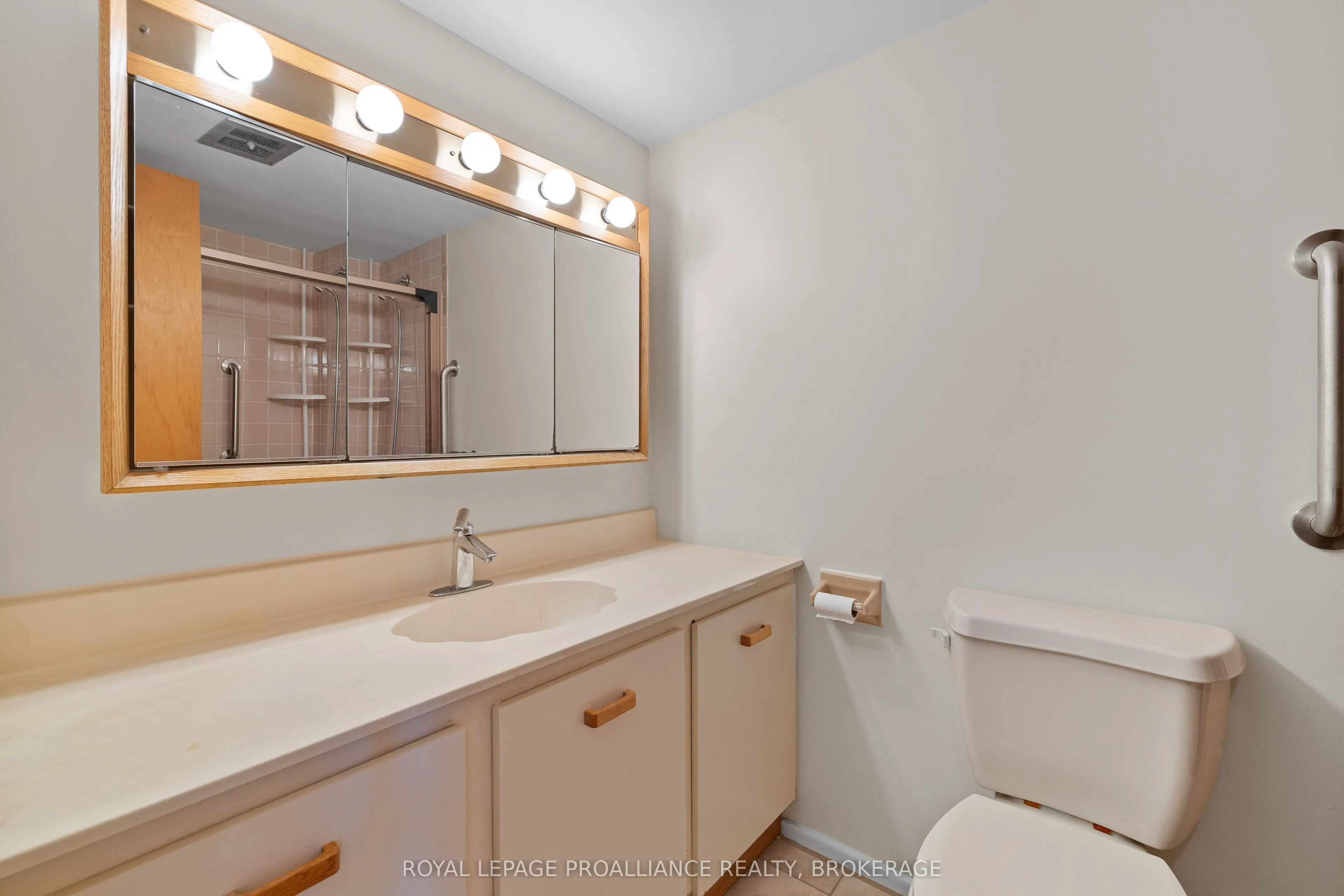 2 Mowat Avenue, #501