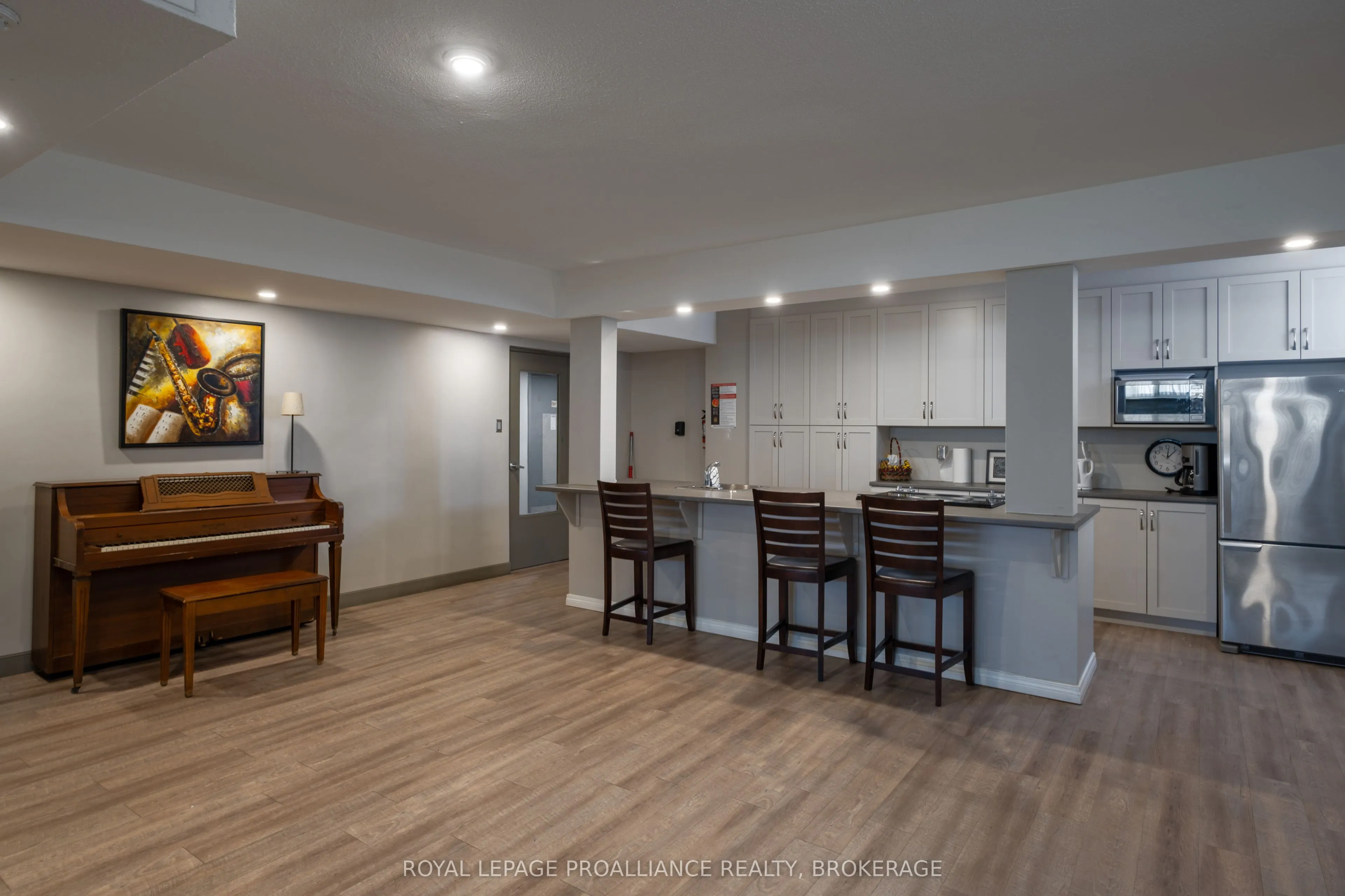 2 Mowat Avenue, #501